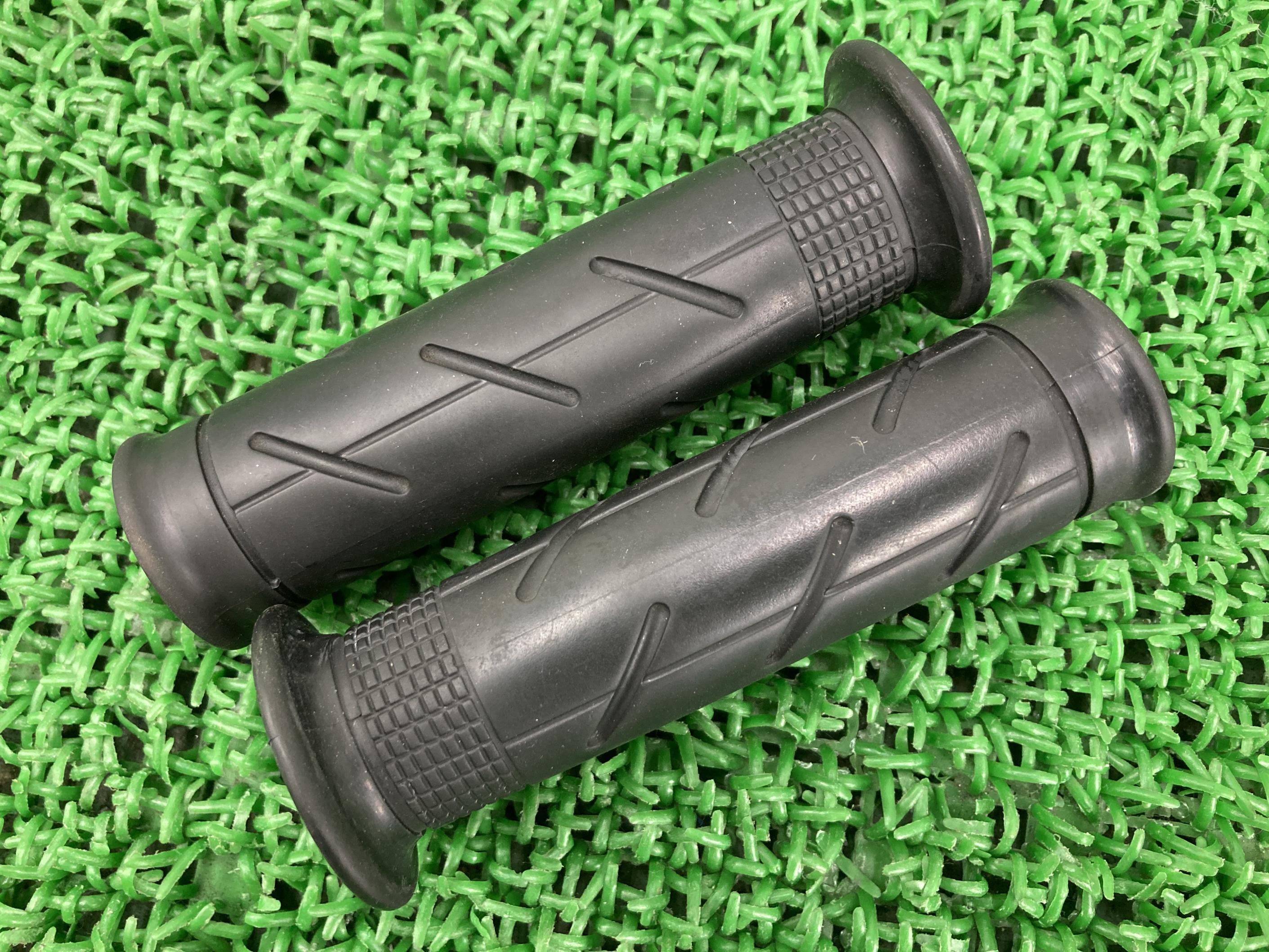 ハンドルグリップ左右ホンダ純正バイク部品破れ無し修復素材やノーマル戻しにディオタクトCBCBRなどに車検Genuine【中古】 0