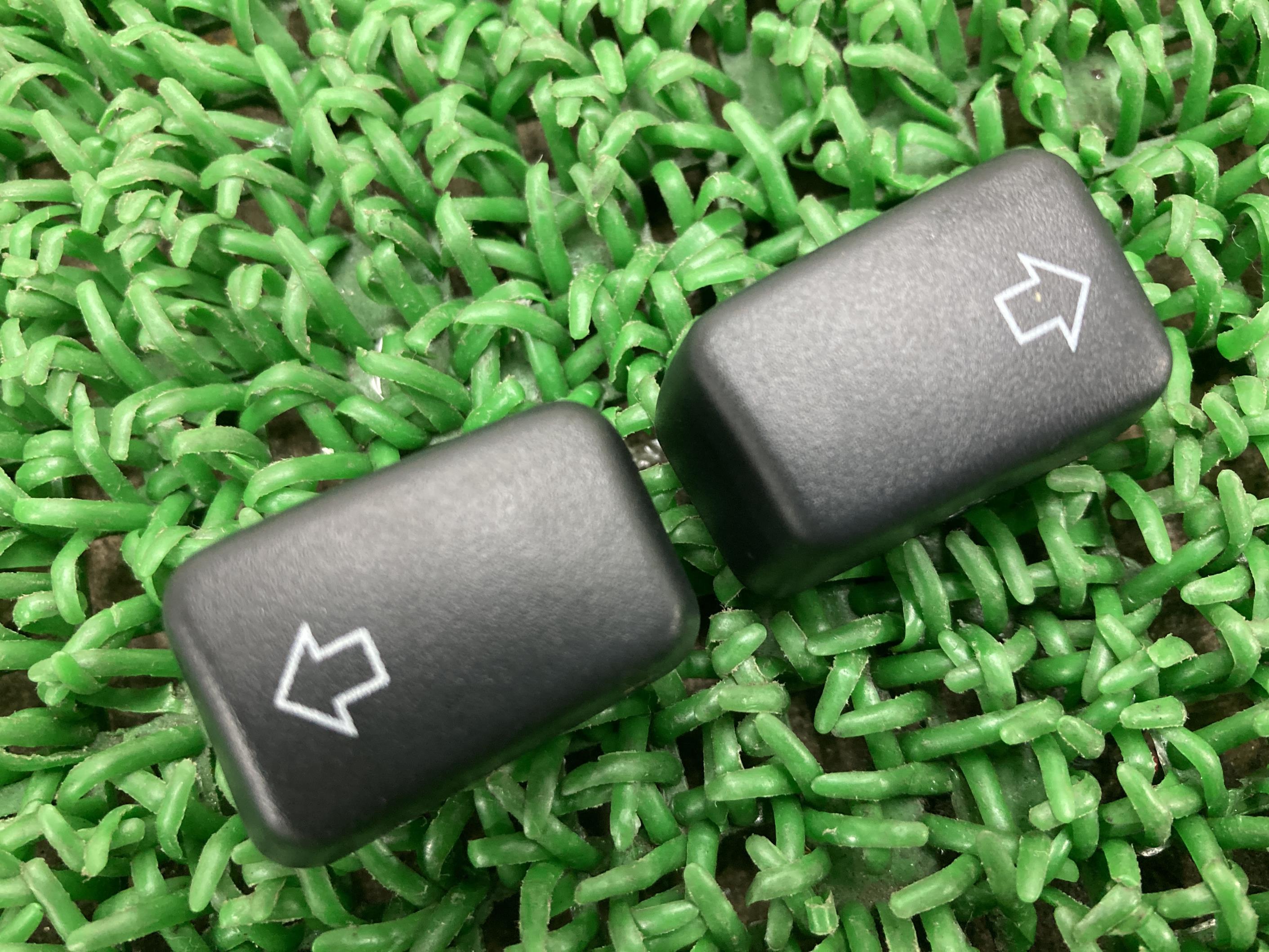 ダイナ ウインカースイッチ 左右 ハーレー 純正 バイク 部品 DYNA 希少品 品薄 割れ欠け無し 車検 Genuine 【中古】 Cf