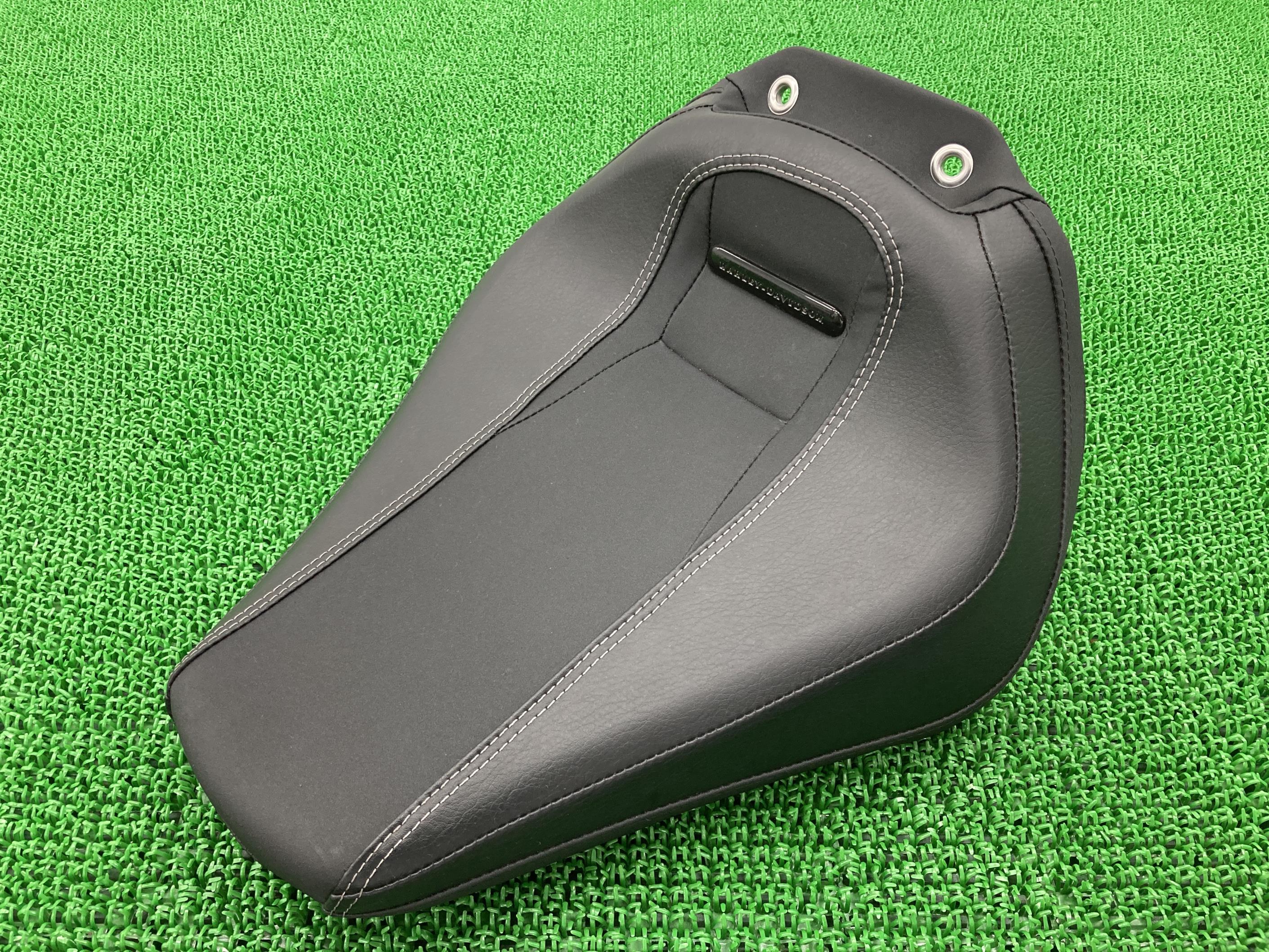 FXSB1870 フロントシート ハーレー 純正 バイク 部品 ブレイクアウト 2018年以降 極上品 ハイクオリティ 車検 Genuine 【中古】