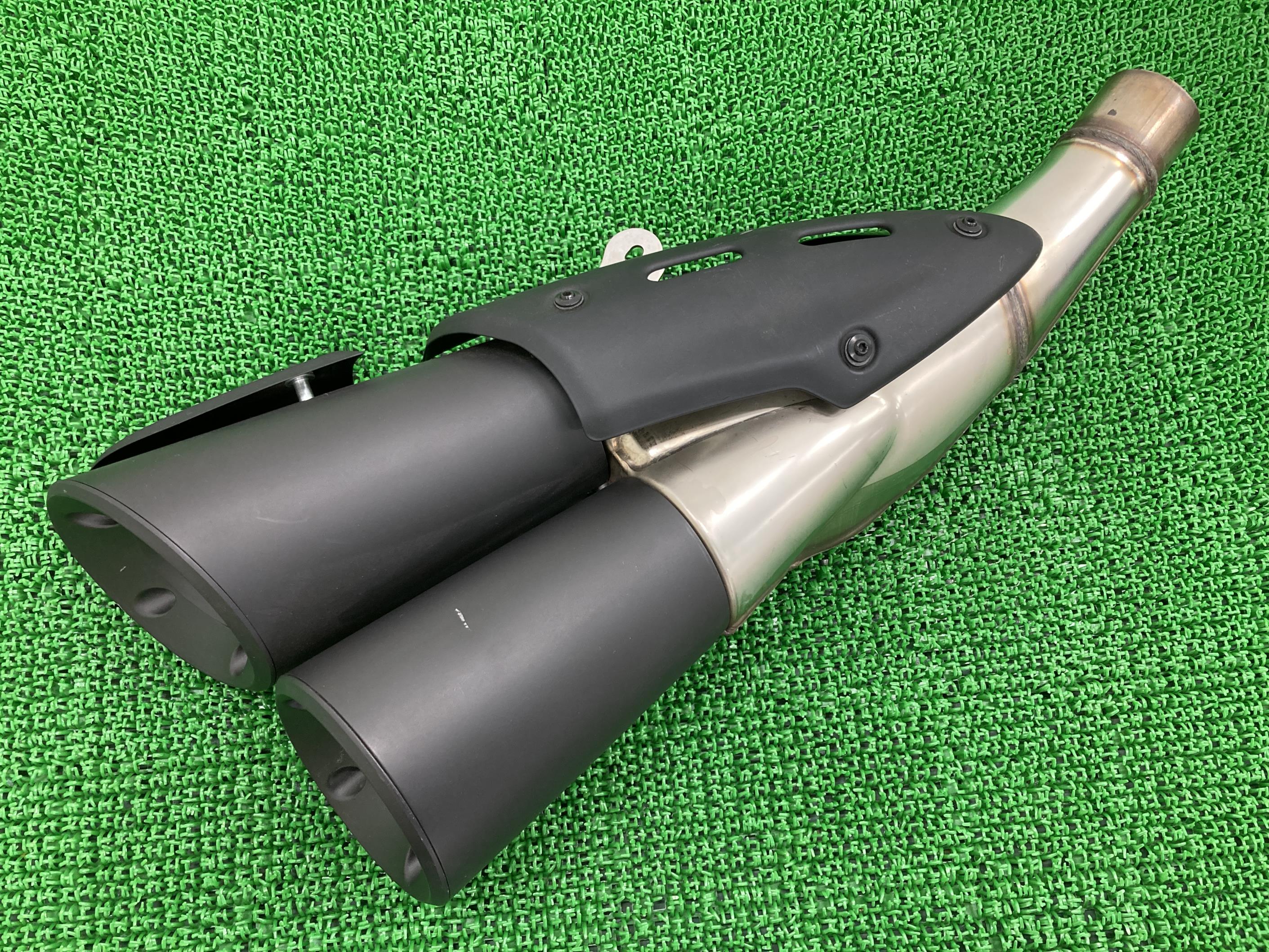 ディアベルダーク サイレンサーマフラー ドゥカティ 純正 バイク 部品 DiavelDark 2014年- コケキズ無し 品薄 車検 Genuine 【中古】 61