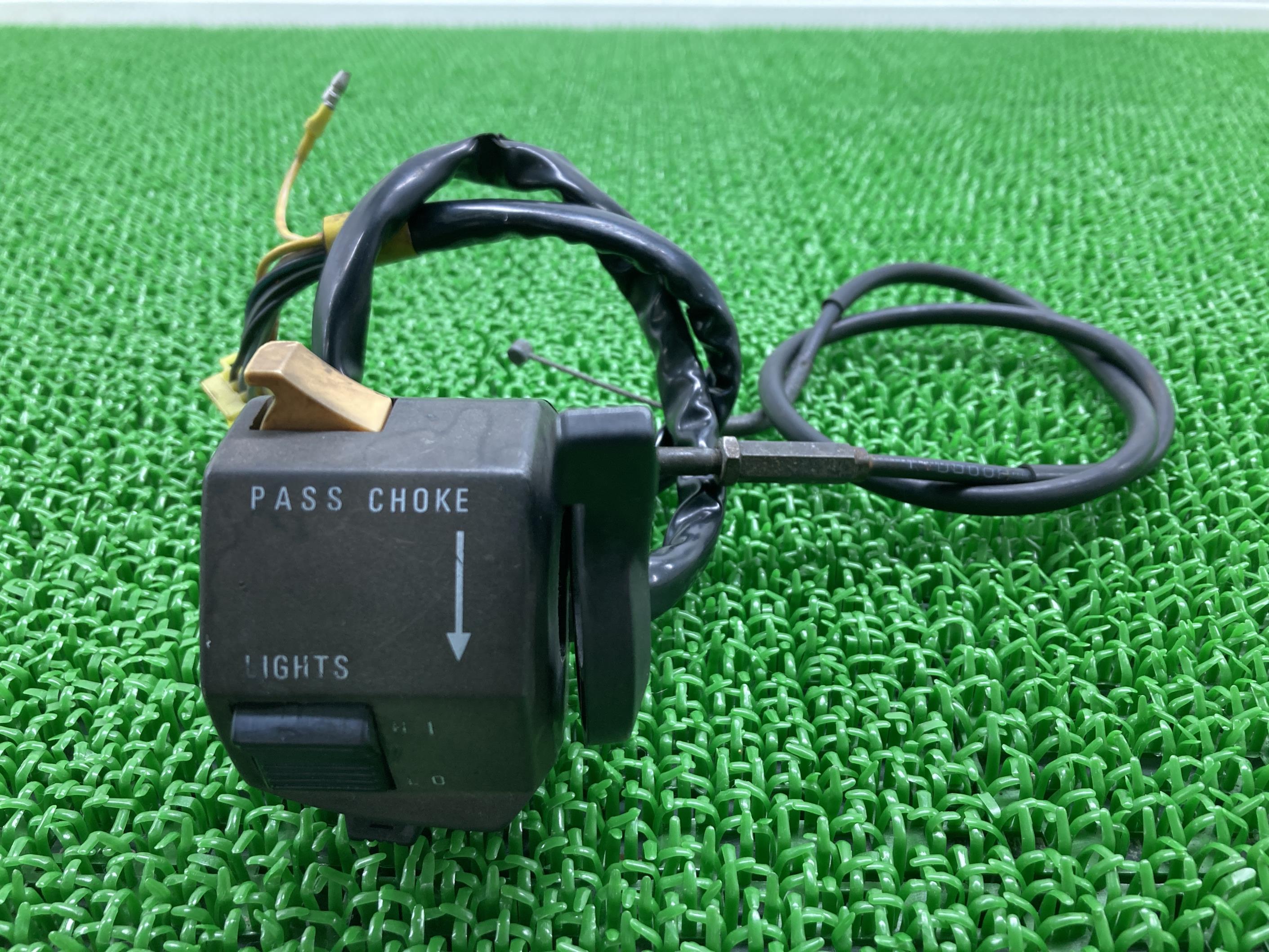 GS400E ハンドルスイッチ 左 スズキ 純正 バイク 部品 GK54A 割れ欠け無し 品薄 希少品 車検 Genuine 【中古】 25