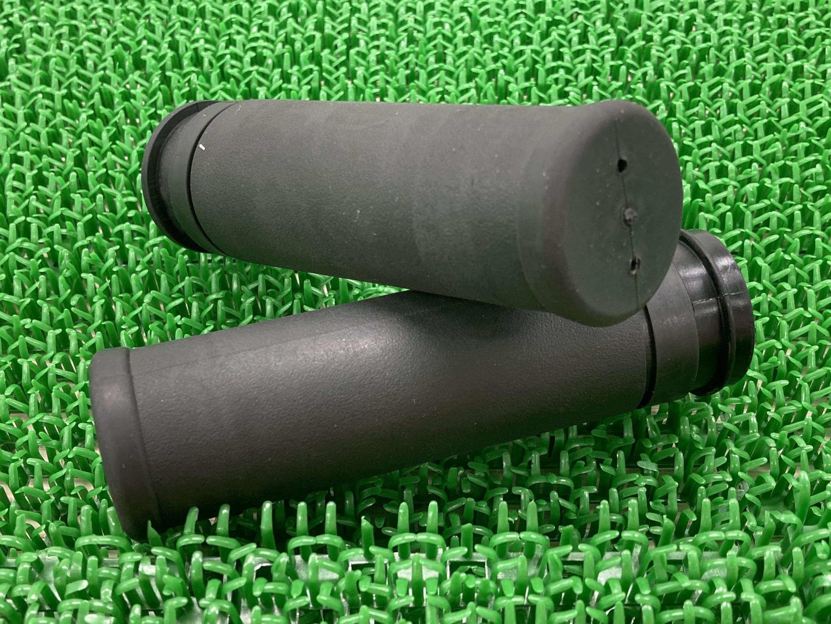 ハンドルグリップ左右ハーレー純正バイク部品ソフテイルツーリングスロットル・バイ・ワイヤー電子制御スロットル車用コンディション良好車検Genuine【中古】 61