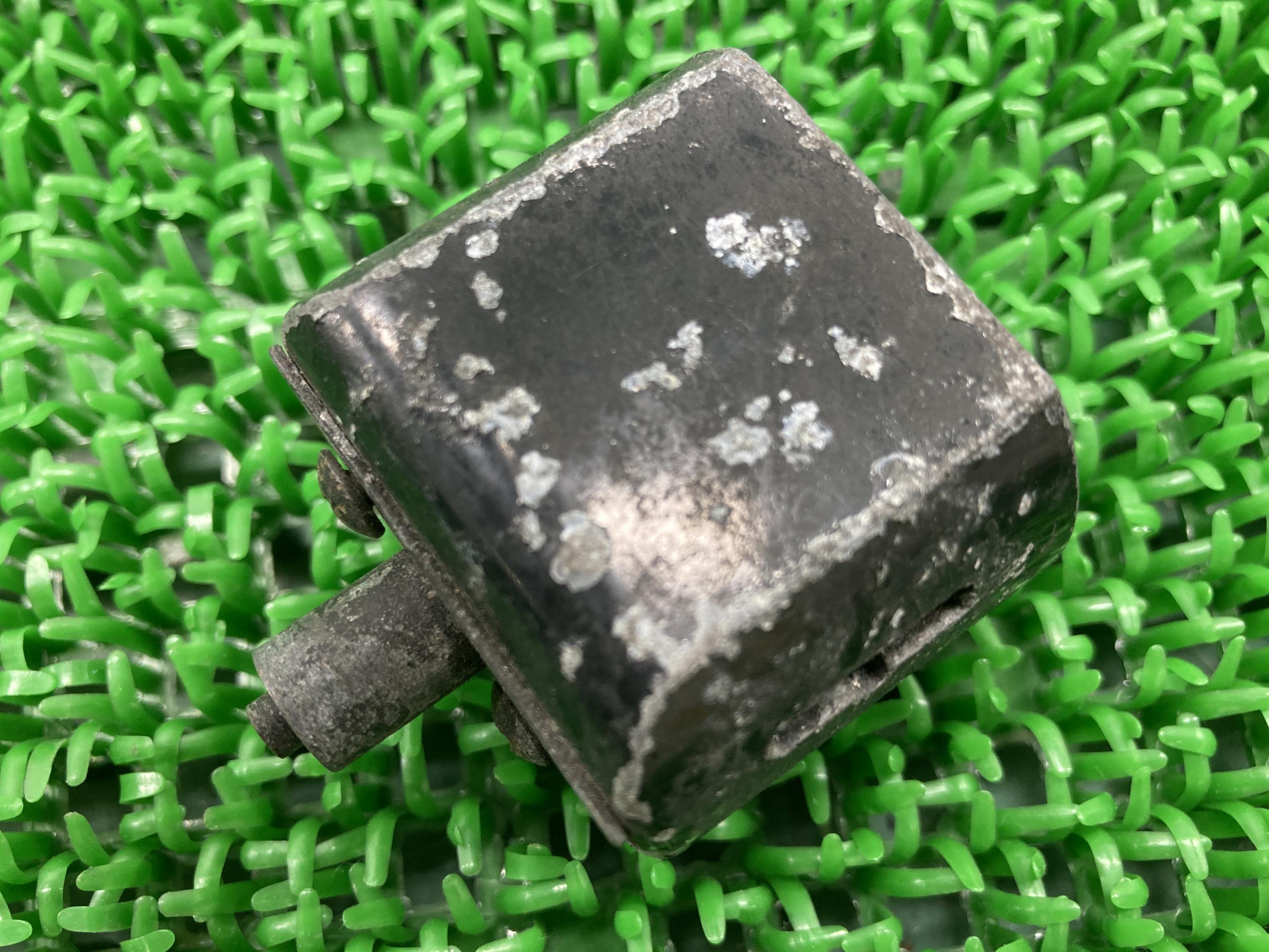 W1Sハンドルロックカワサキ純正バイク部品W1F650-W1スペシャル当時物修復素材に割れ欠け無し品薄車検Genuine【中古】 98