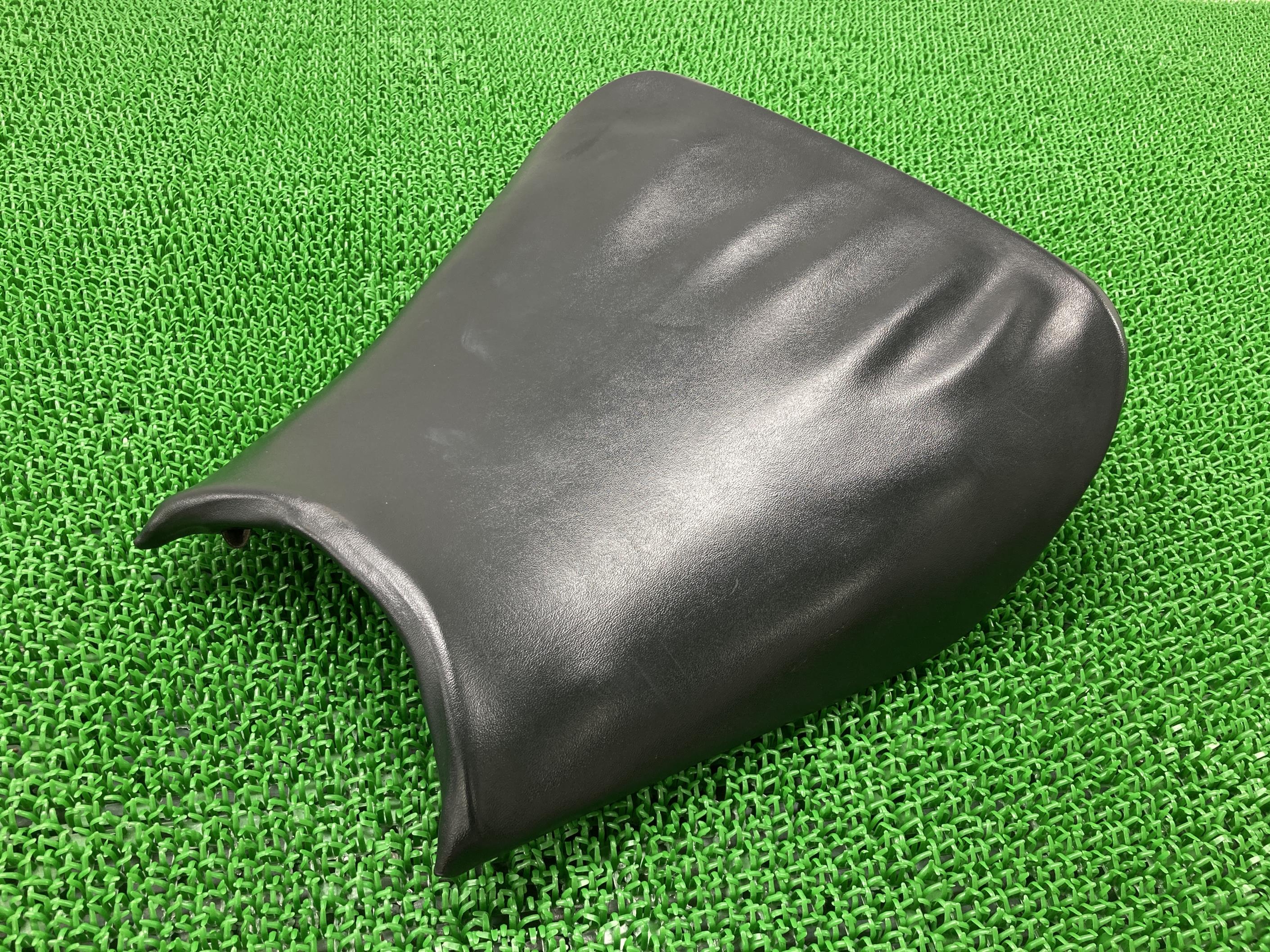 CBR1000RR フロントシート ホンダ 純正 バイク 部品 2004年式外し SC57-1000*** メインシート 破れ無し あんこ抜き 車検 Genuine 【中古】 61