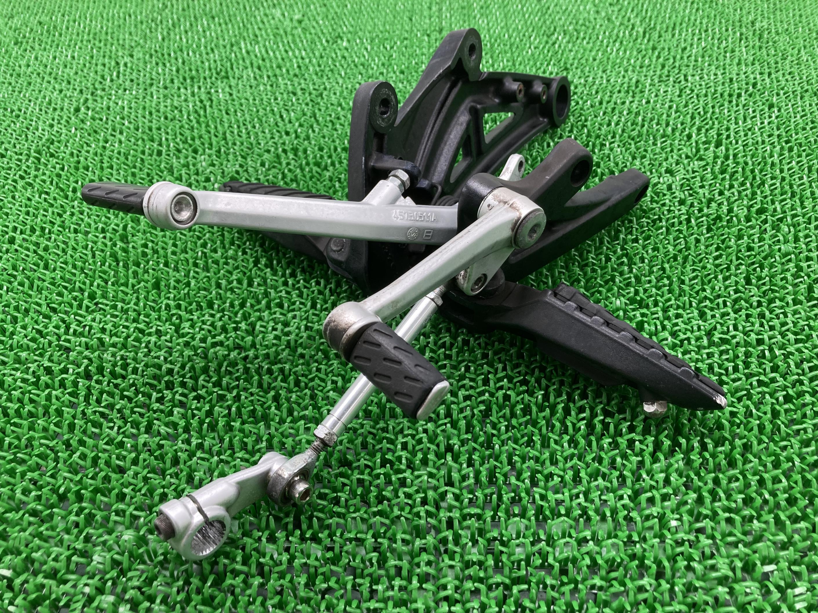 ディアベル ステップ 左右 ドゥカティ 純正 バイク 部品 824.3.175.1A 824.3.176.2A コケキズ無し 曲がり無し ブレーキペダル 車検 ...