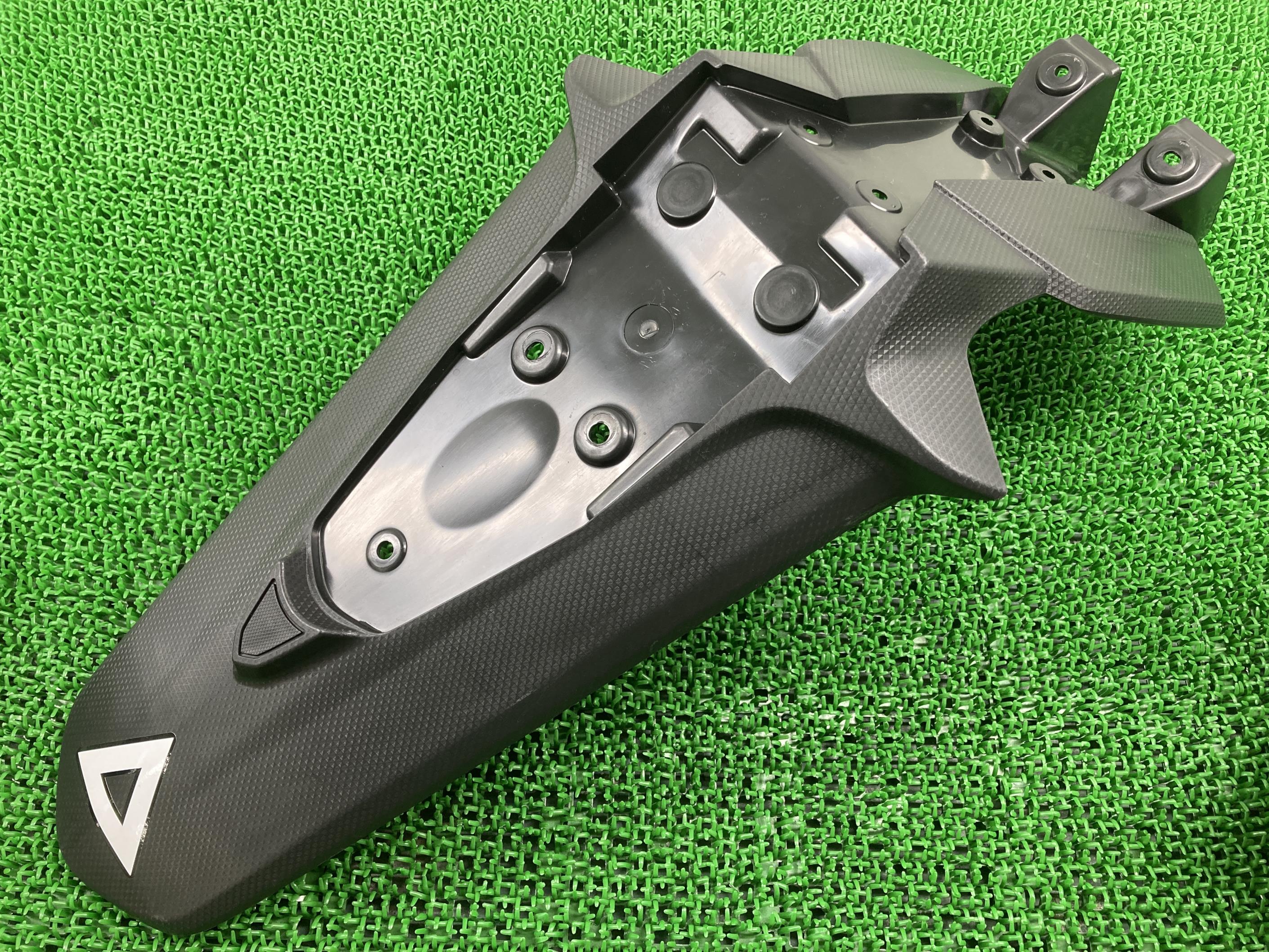 GSX-R125 リアフェンダー スズキ 純正 バイク 部品 DL33B 割れ欠け無し 品薄 希少品 車検 Genuine 【中古】 29(2)