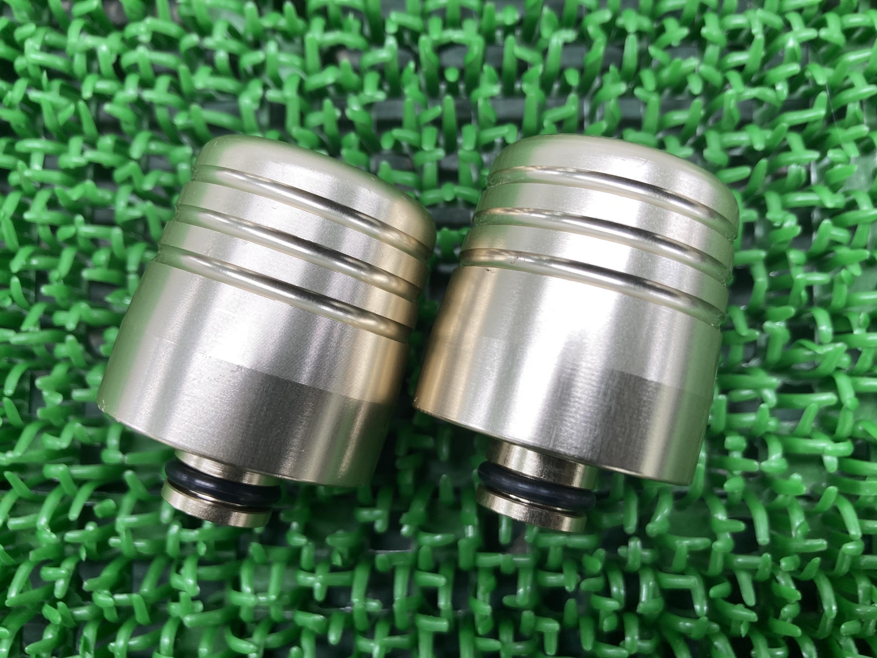 アグラス製ZRX1200Rハンドルバーエンド左右社外バイク部品ZR1200Aアルミコンディション良好コケキズ無し割れ欠け無し品薄【中古】 40