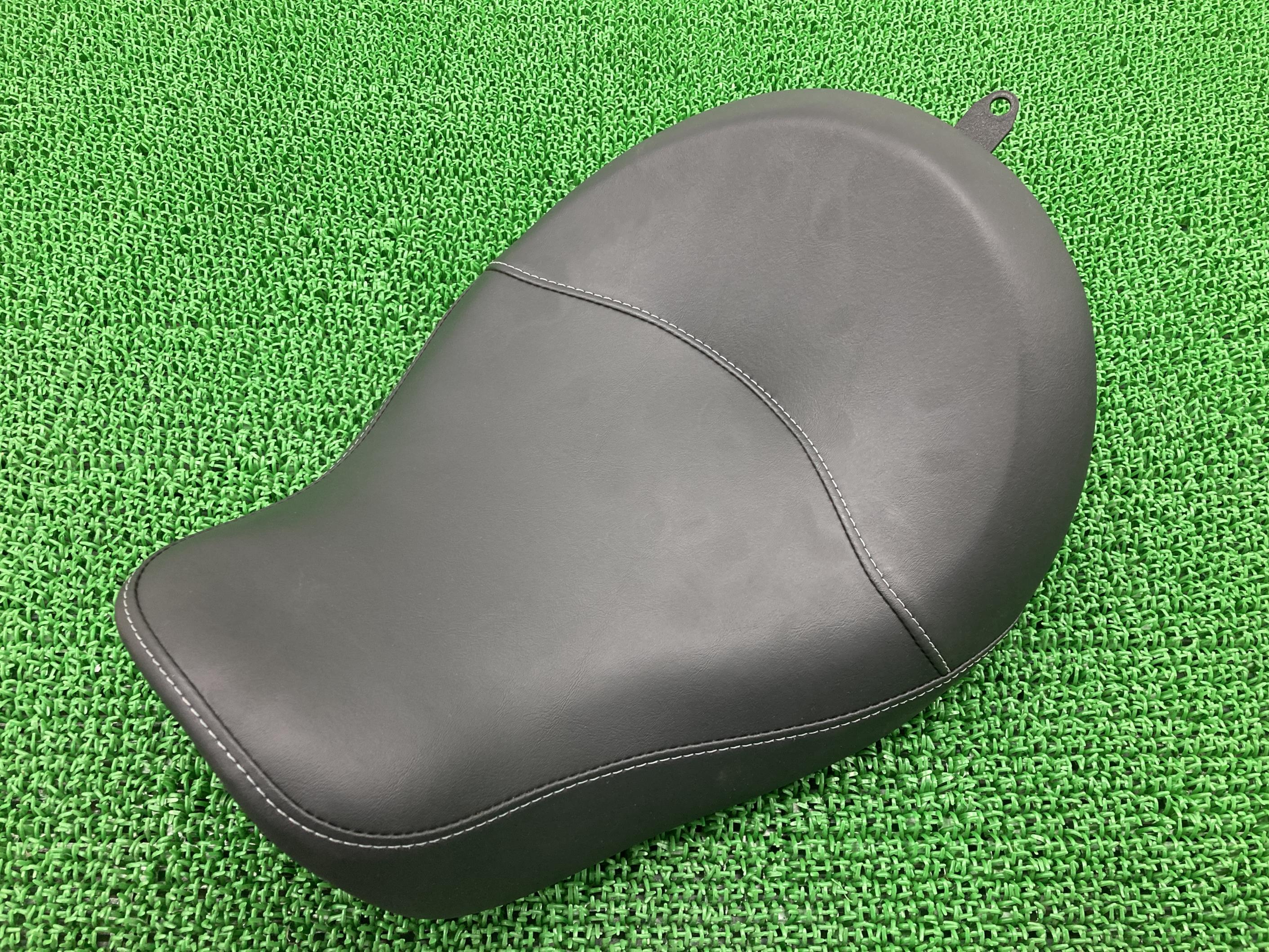 FXDWG1580 フロントシート ハーレー 純正 バイク 部品 奇麗 良品 破れ無し ダイナ 車検 Genuine 【中古】 38