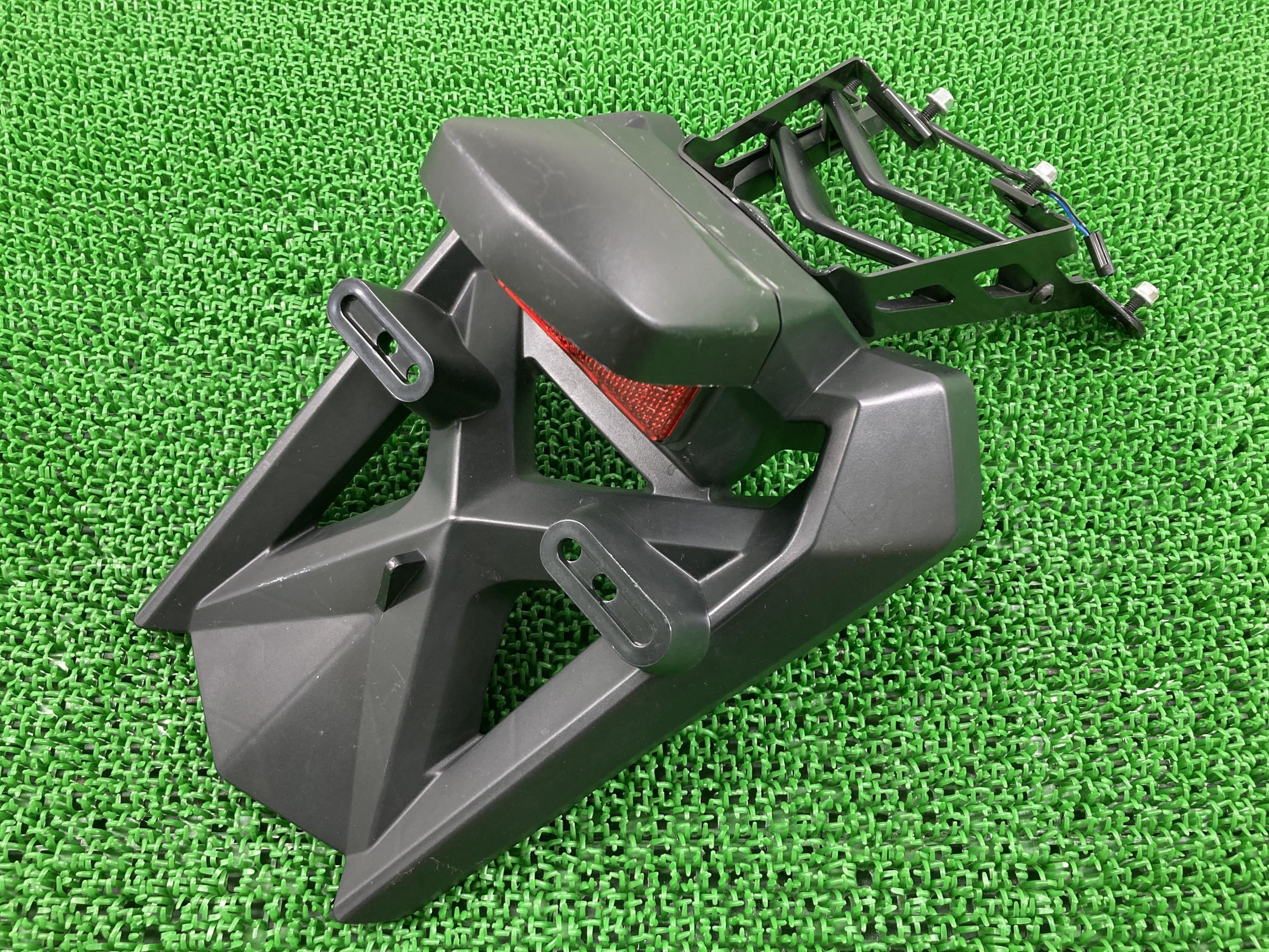 T-MAX リアフェンダー ヤマハ 純正 バイク 部品 SJ12J ナンバー灯 反射板 リフレクター ノーマルフェンダー 車検 Genuine 【中古】 53