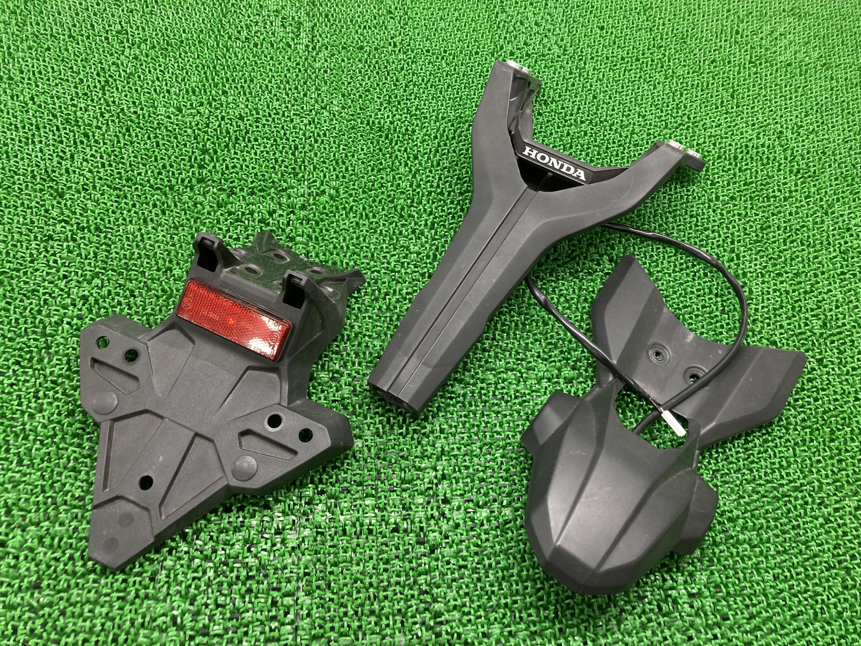 CB650R リアフェンダー ホンダ 純正 バイク 部品 RH03 割れ欠け無し ナンバー灯 品薄 希少品 車検 Genuine 【中古】 70