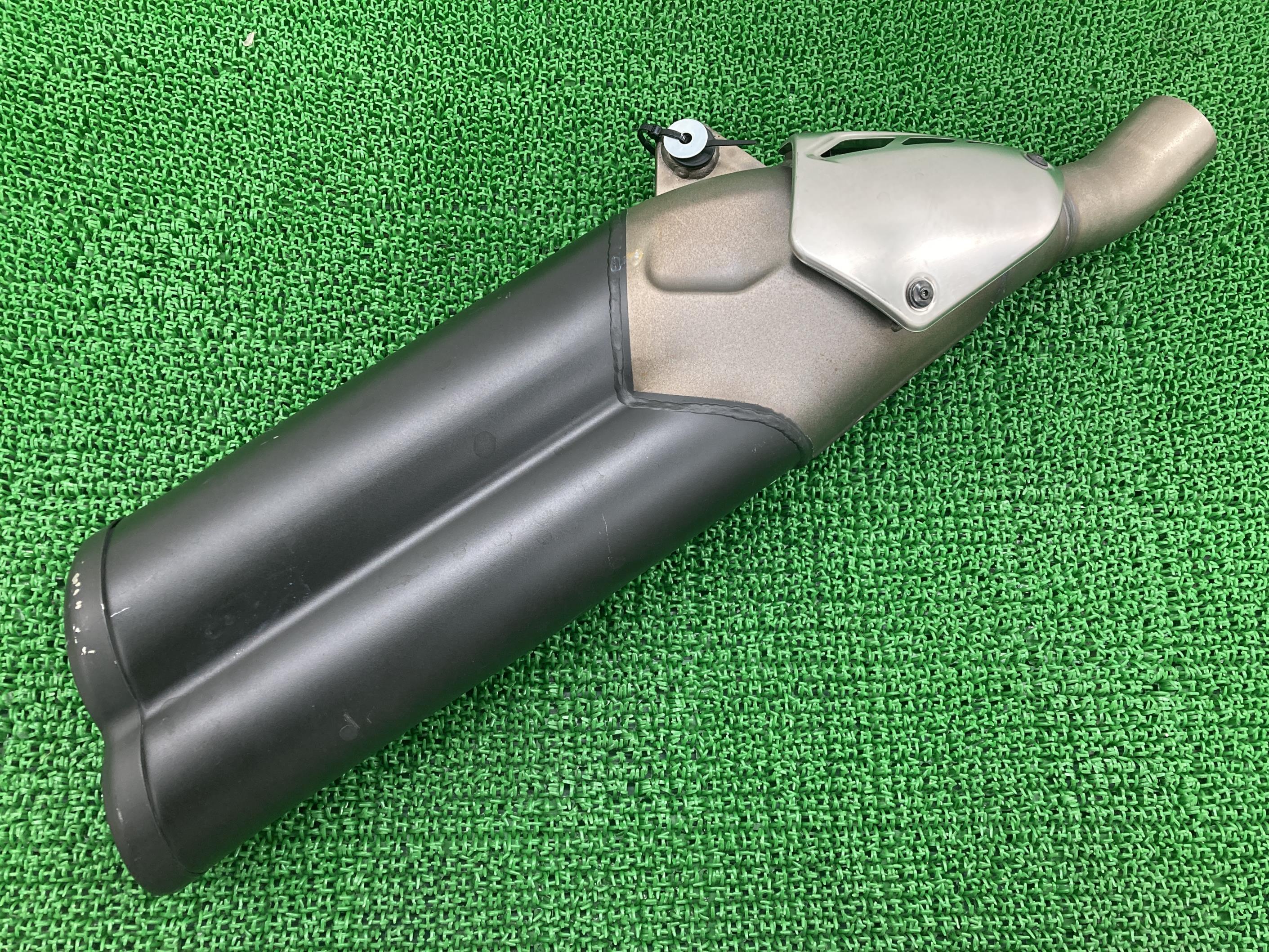 モンスター821 サイレンサーマフラー ドゥカティ 純正 バイク 部品 M821 コケキズ無し 凹み無し 品薄 希少品 車検 Genuine 【中古】 64