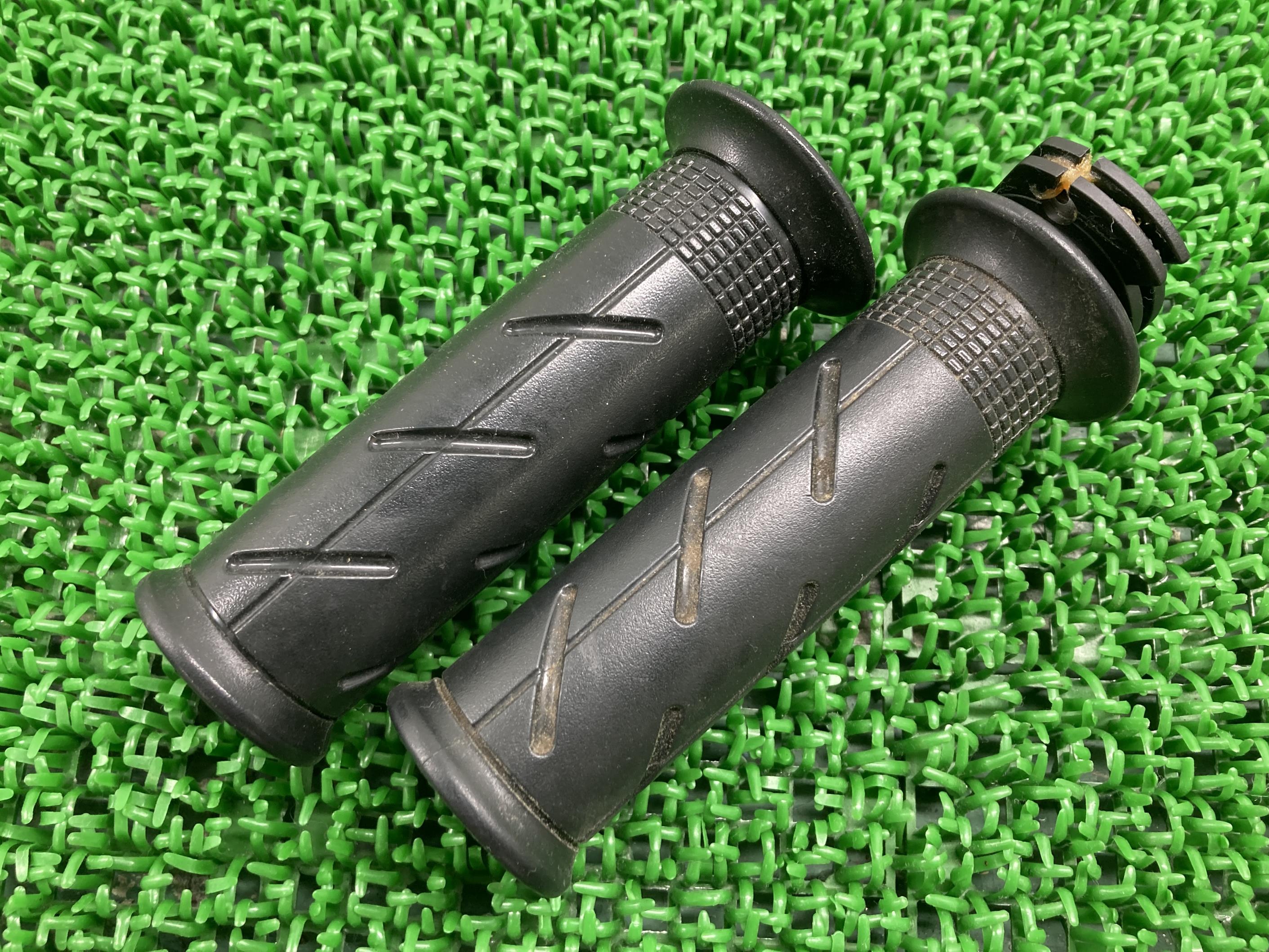 PCX125ハンドルグリップ左右ホンダ純正バイク部品JF28スロットルホルダーアクセルカラー破れ無し品薄希少品車検Genuine【中古】 3