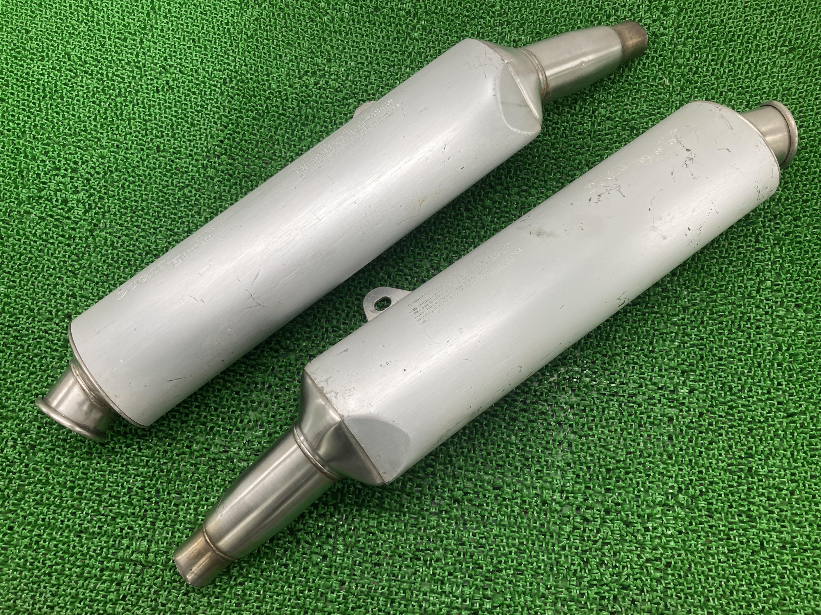 M900 サイレンサーマフラー 左右 ドゥカティ 純正 バイク 部品 573.1.035.1B 574.1.035.1B モンスター コケキズ無し 品薄 車検 Genuine 【中古】 16