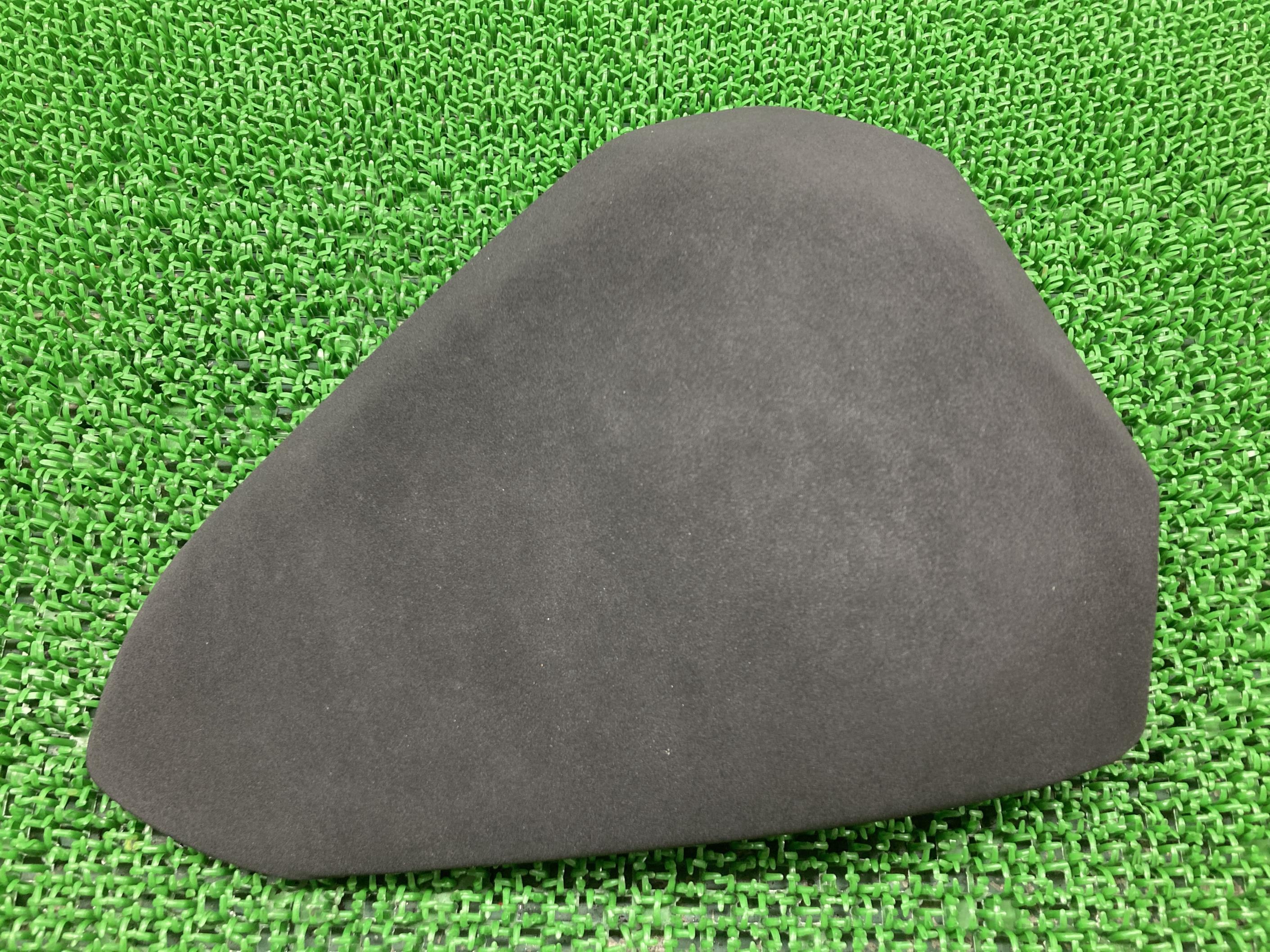 パニガーレV4S タンデムシート ドゥカティ 純正 バイク 部品 パニガーレV2 V4 破れ無し 品薄 車検 Genuine 【中古】 66