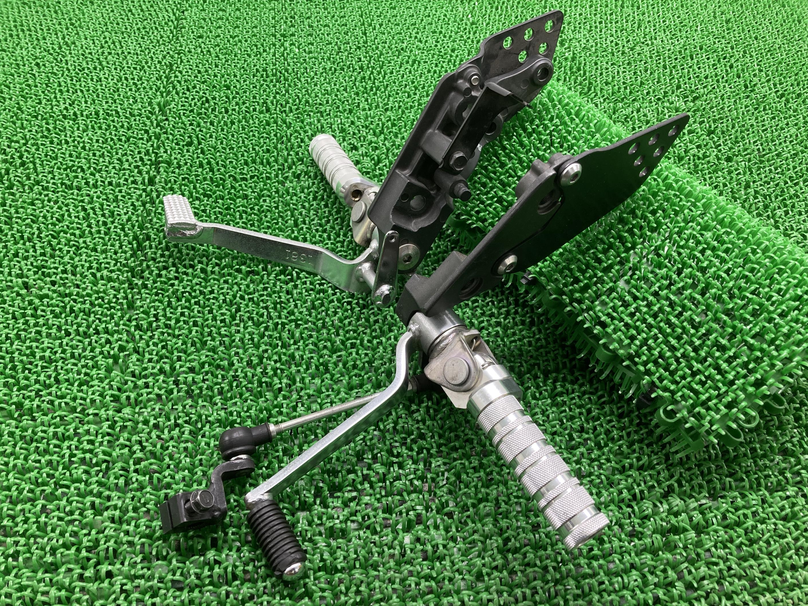 ZRX1200ダエグ ステップ 左右 カワサキ 純正 バイク 部品 ZR1200D 35011-1819 35011-1820 ブレーキペダル シフトペダル 曲...