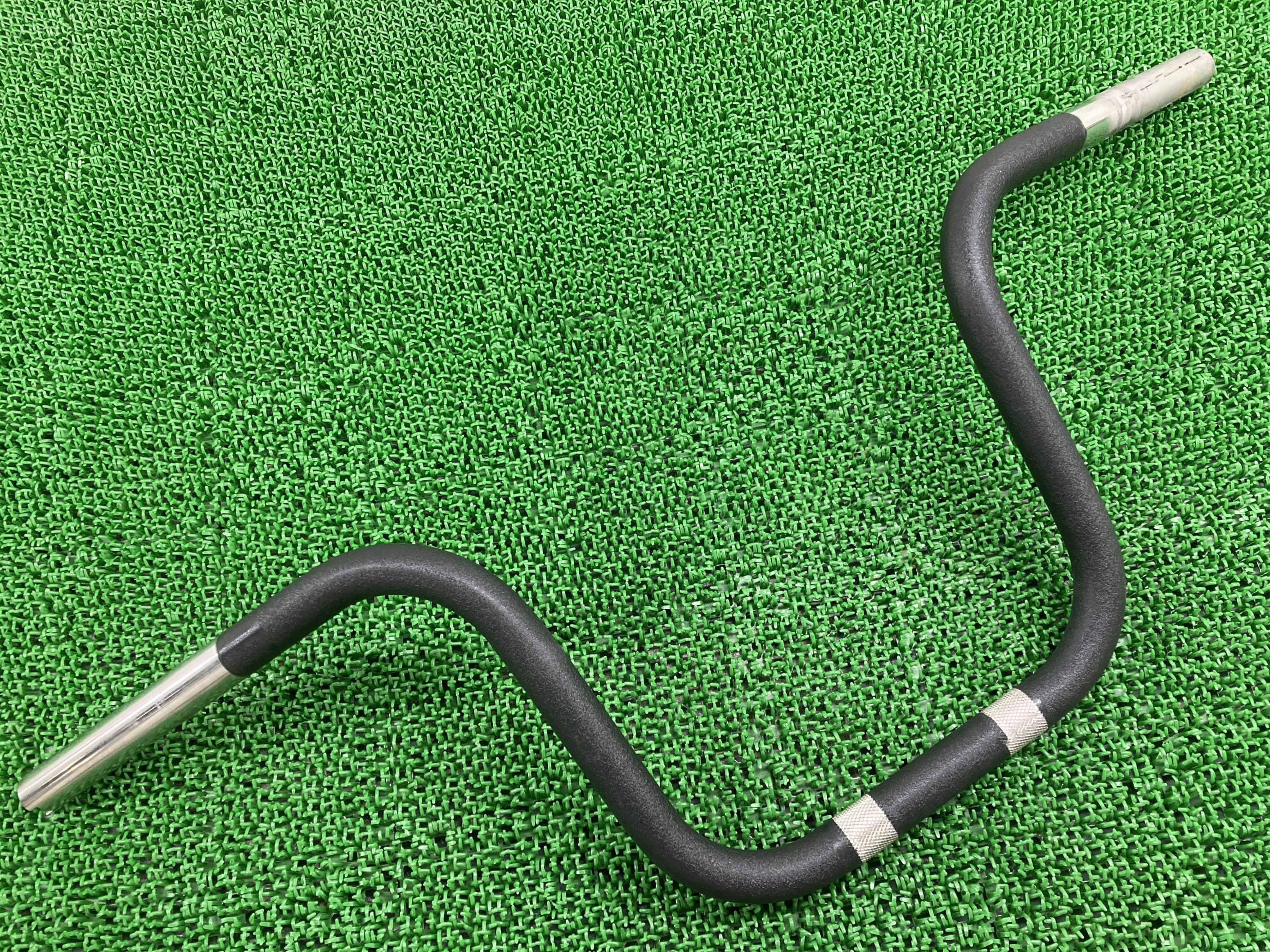 FXBBSハンドルハーレー純正バイク部品ストリートボブ114幅830mmチジミ塗装コンディション良好曲がり無し車検Genuine【中古】 76