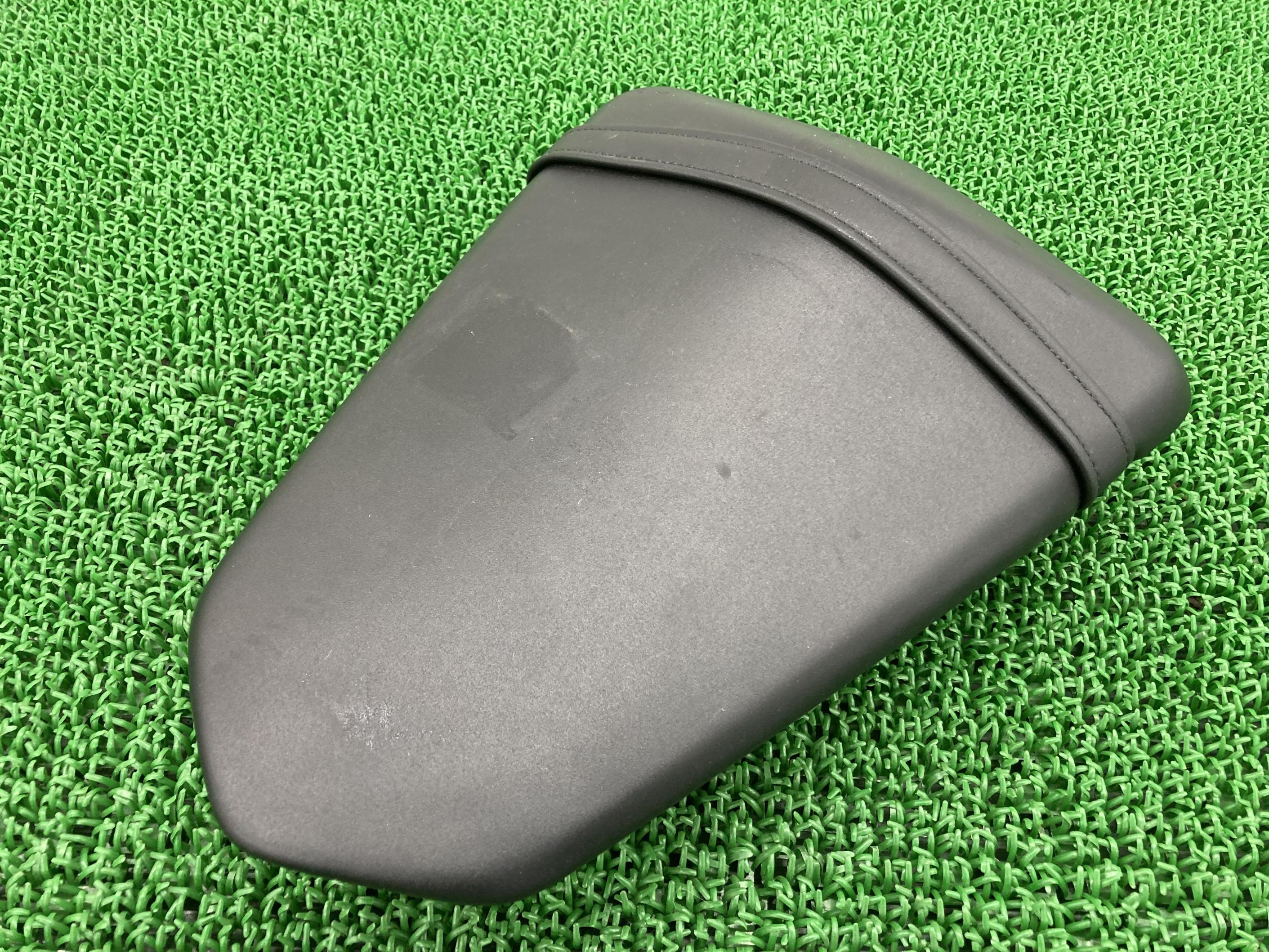 YZF-R25 タンデムシート ヤマハ 純正 バイク 部品 RG10J RG43J ビリオンシート リアシート シートバンド 車検 Genuine 【中古】 65