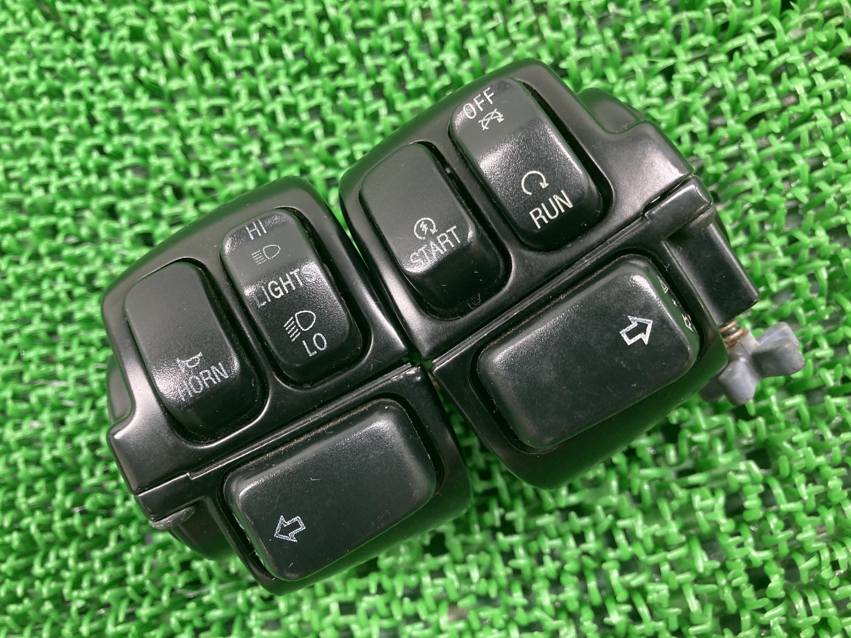 XL1200Rハンドルスイッチ左右ハーレー純正バイク部品スポーツスター04-06年修復素材やカスタム素材に割れ欠け無し車検Genuine【中古】 24