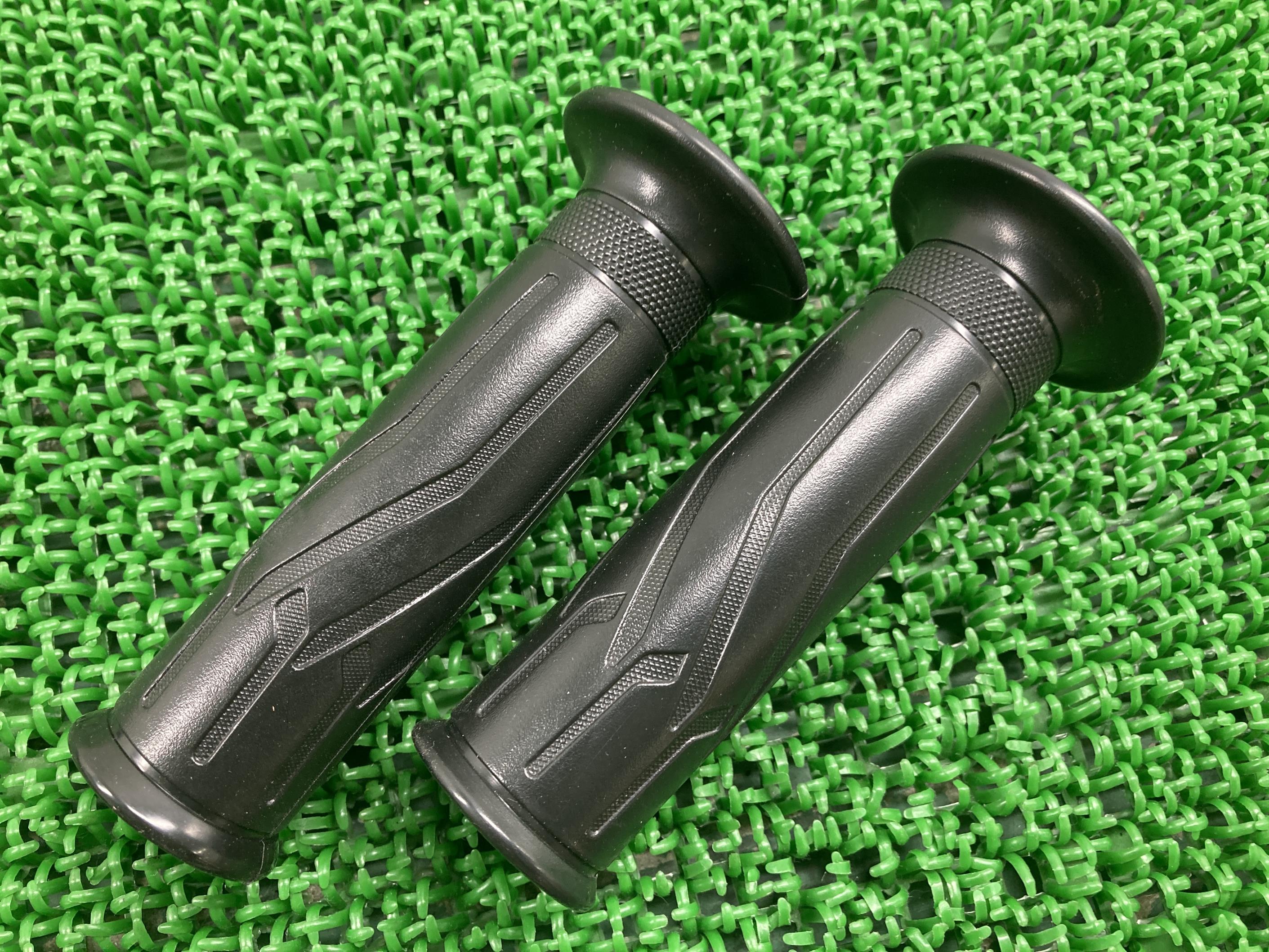 FZS25ハンドルグリップ左右ヤマハ純正バイク部品コンディション良好破れ無し品薄希少品車検Genuine【中古】 19