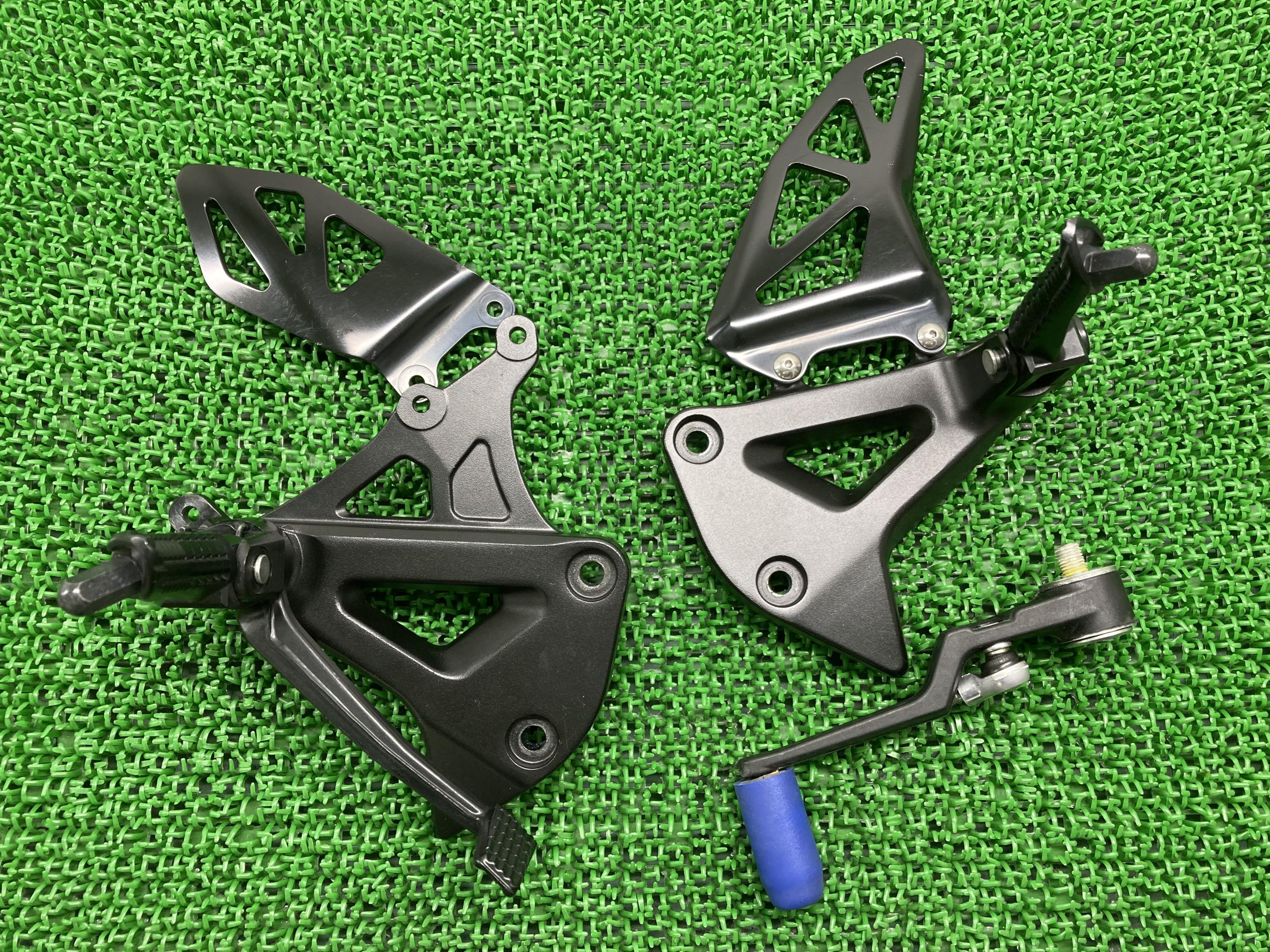 GSX-R1000R ステップ 左右 スズキ 純正 バイク 部品 DM11G 298843 298844 L7 ABS ブレーキペダル 車検 Genuine 【...