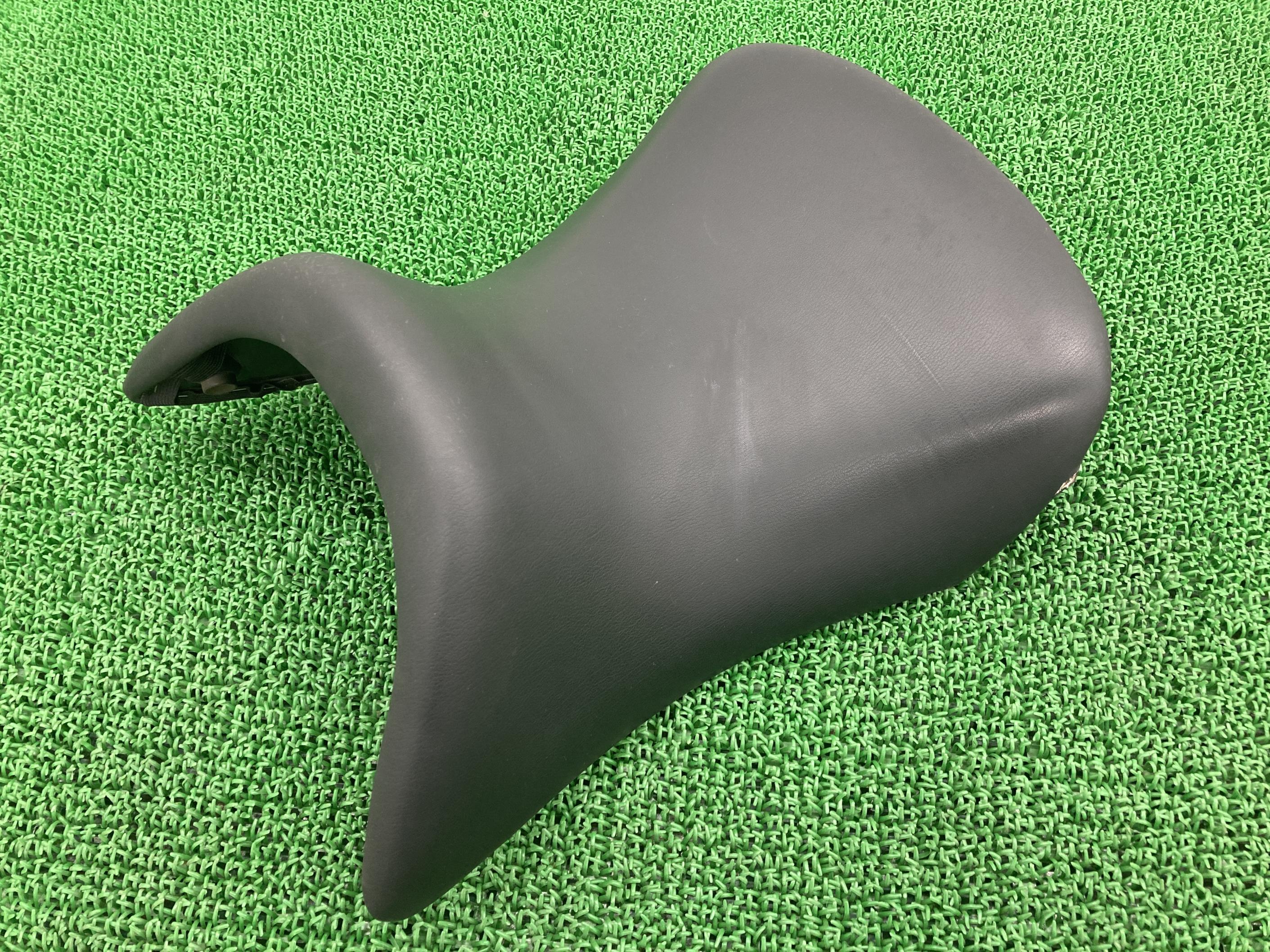 R1200RT フロントシート WB1043002CZW51*** BMW 純正 バイク 部品 2012年式外し メインシート シートヒーター付き 修復素材や張り替えベースに 品薄 車検 Genuine 【中古】 65