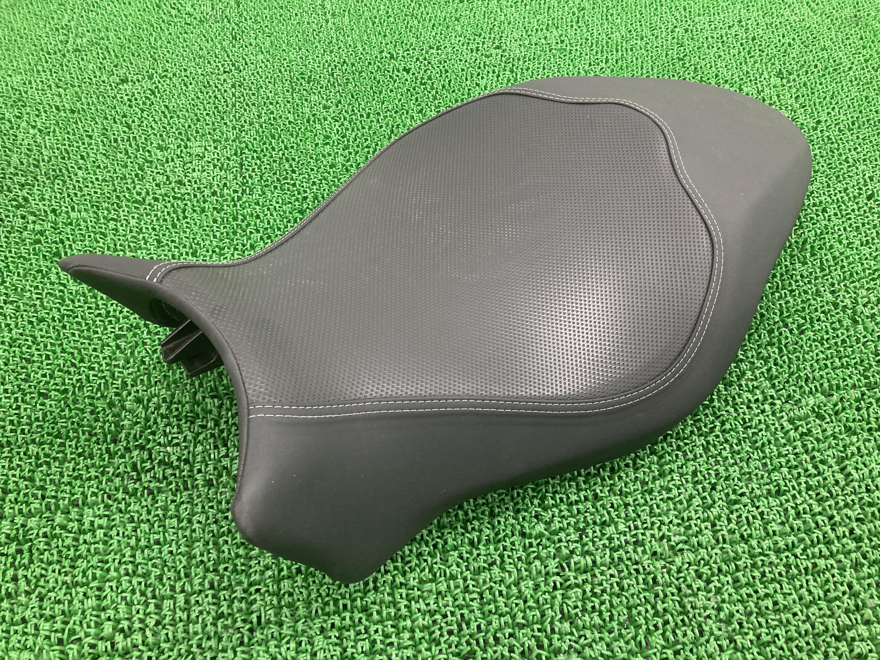 モンスター821 シート ドゥカティ 純正 バイク 部品 破れ無し コンディション良好 車検 Genuine 【中古】 41