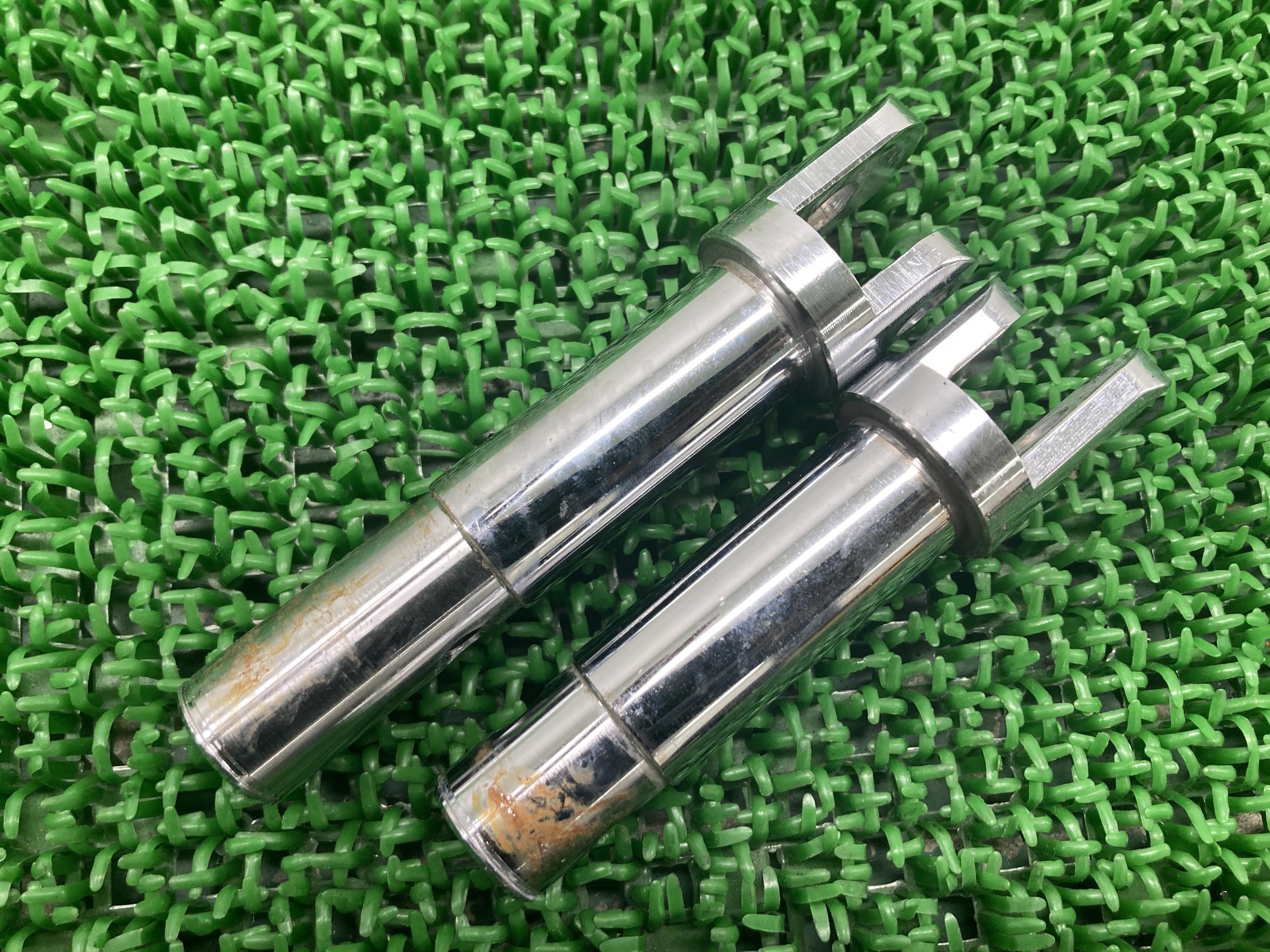 XL1200Xステップホルダー左右5HD1LC3E9EC402***ハーレー純正バイク部品2014年式外しスポーツスターフォーティーエイトマウントブラケット曲が...