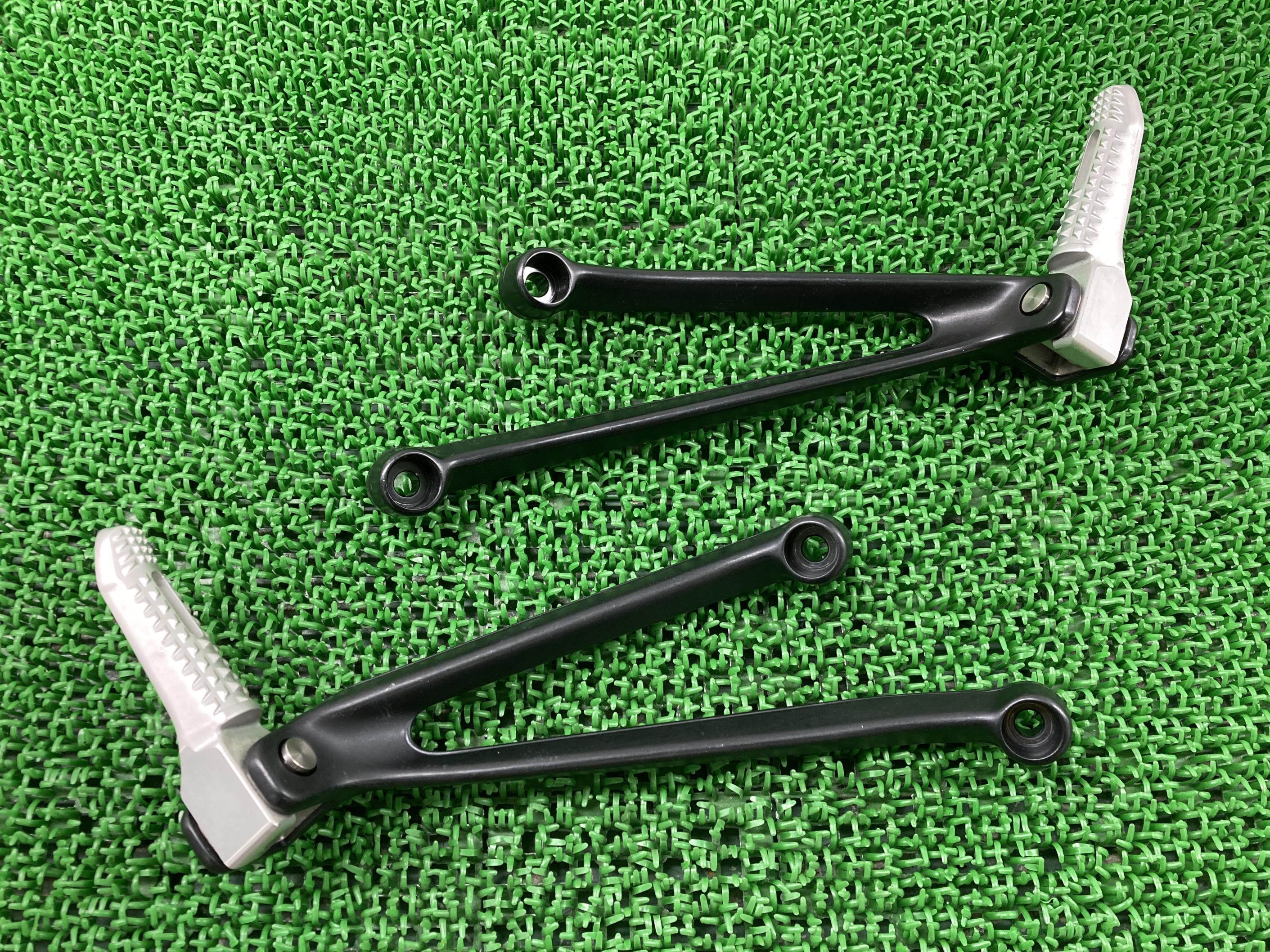 S1000RR タンデムステップ 左右 WB10D500XH BMW 純正 バイク 部品 コンディション良好 曲がり無し 車検 Genuine 【中古】 90