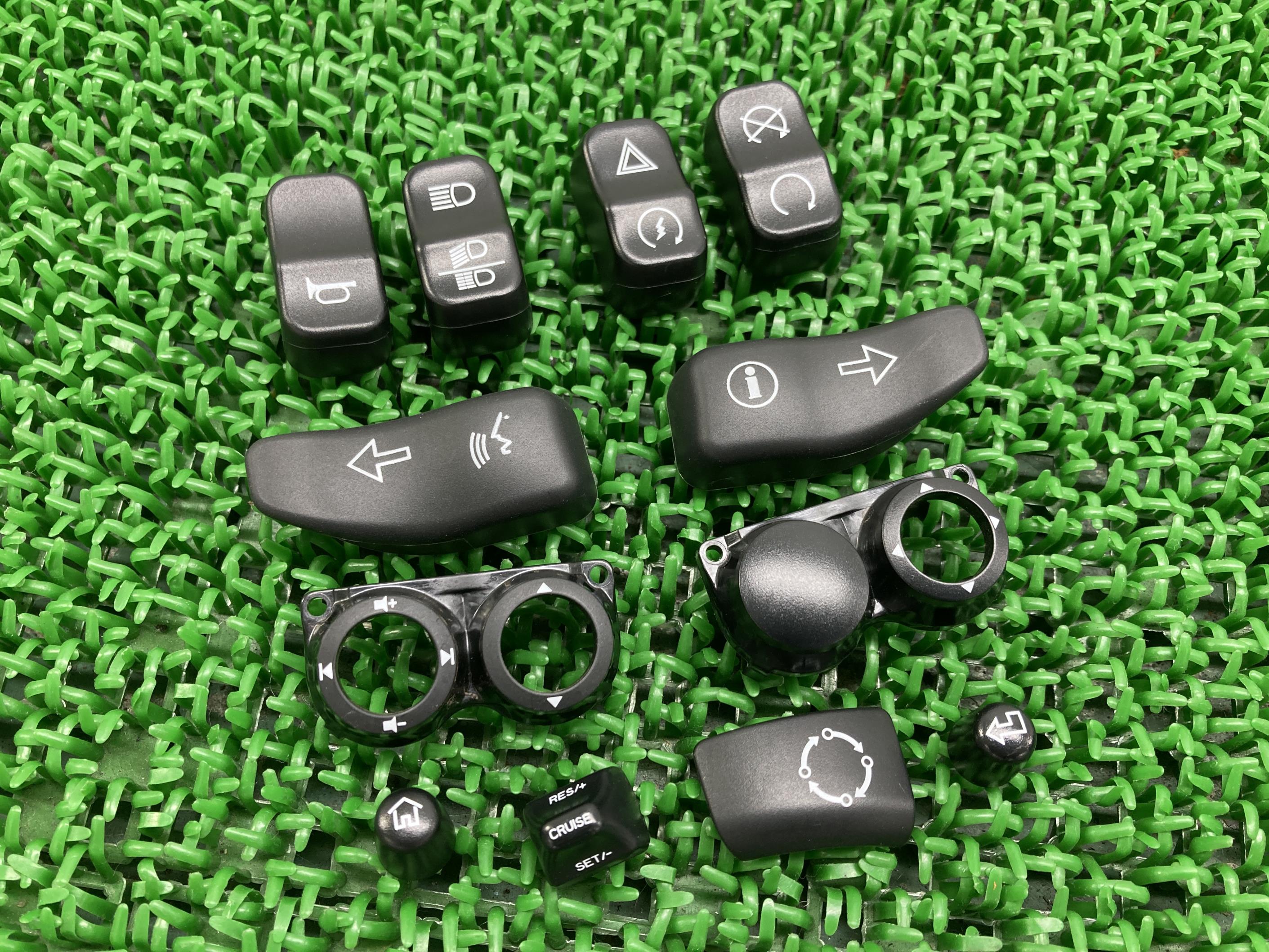 FLTRXS1750ハンドルスイッチキャップハーレー純正バイク部品2018年式外し5HD1KHCE5JB617***コンディション良好品薄希少品車検Genuine【中古】 82