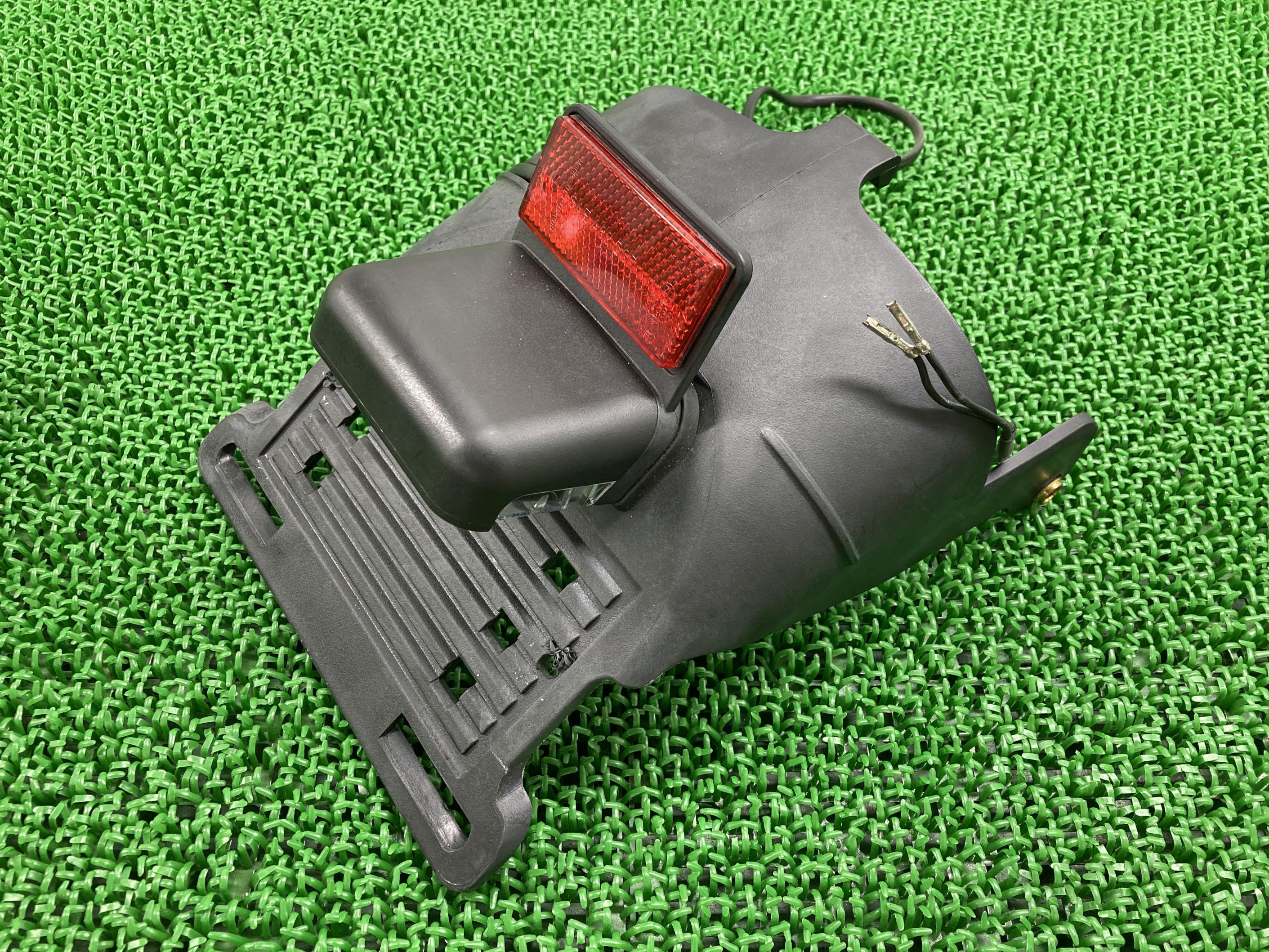 XL883N リアフェンダー ハーレー 純正 バイク 部品 アイアン スポーツスター 割れ欠け無し ナンバー灯 車検 Genuine 【中古】 57