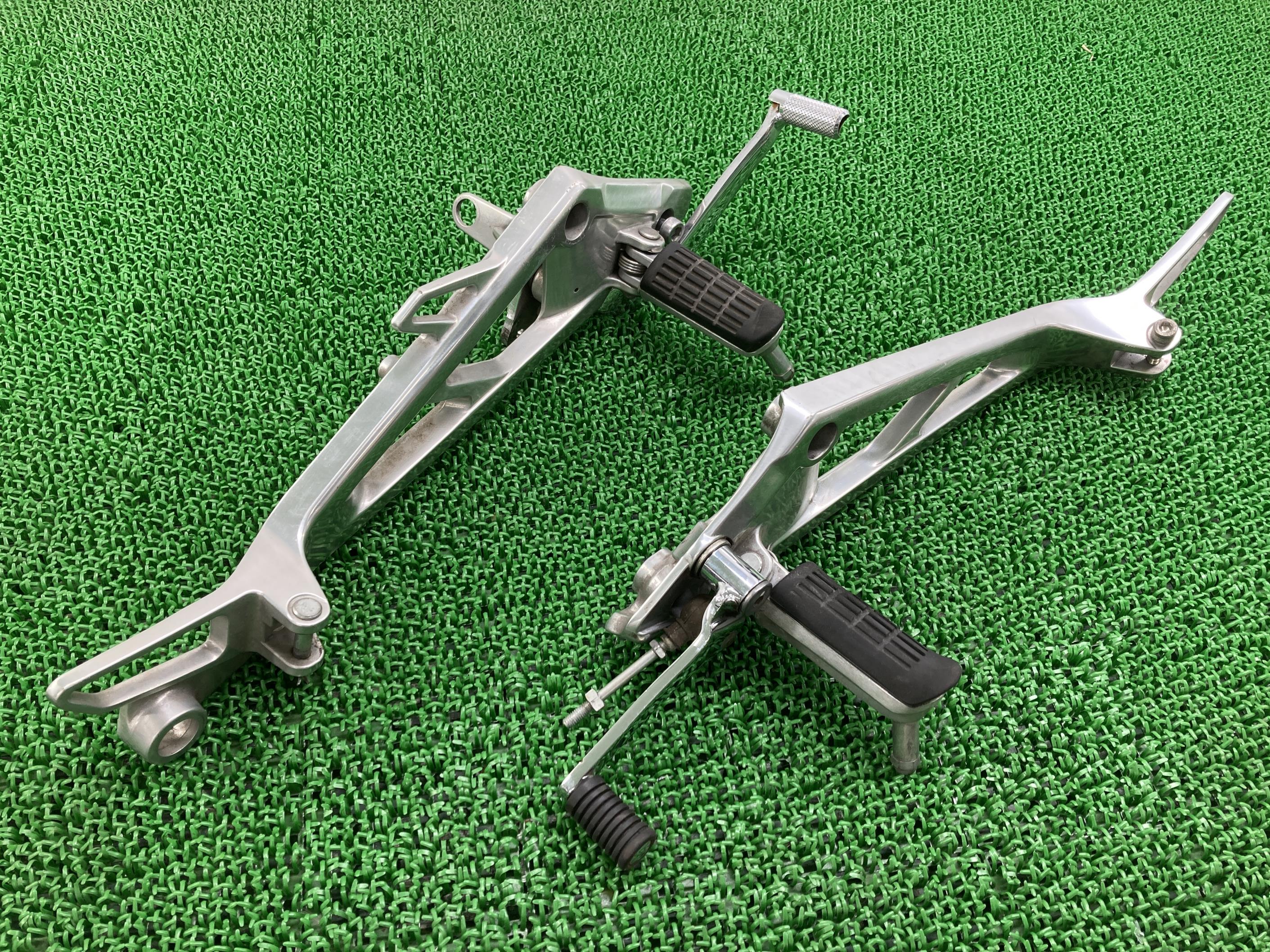 CB1100 ステッププレート 左右 ホンダ 純正 バイク 部品 SC65 ブレーキペダル シフトペダル メインステップ 曲がり無し 車検 Genuine 【中...