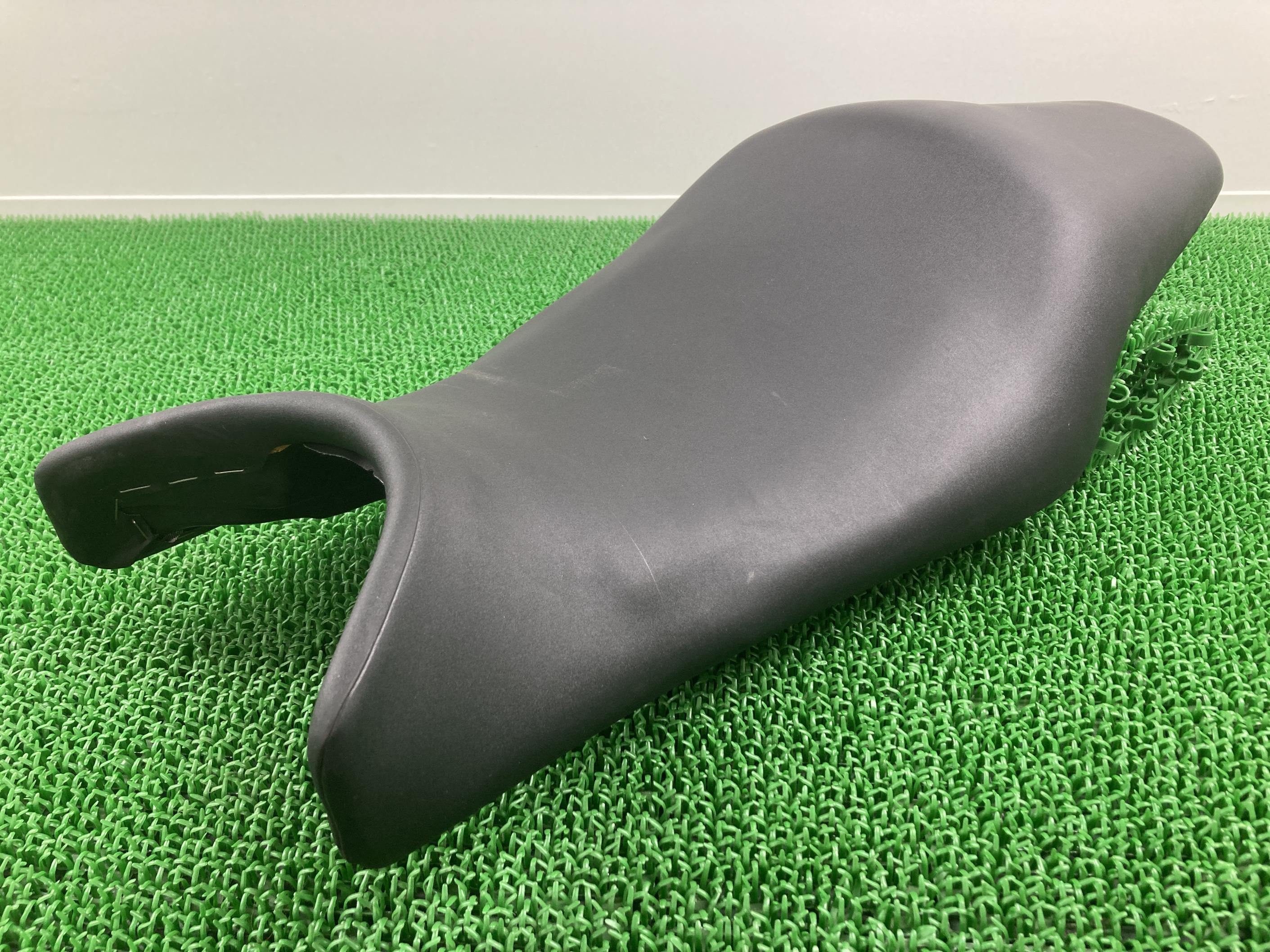 XJ6ディバージョン シート JYARJ228000000*** ヤマハ 純正 バイク 部品 2013年式外し JYARJ228000000 修復素材や張り替えベースに 破れ無し 品薄 車検 Genuine 【中古】 90