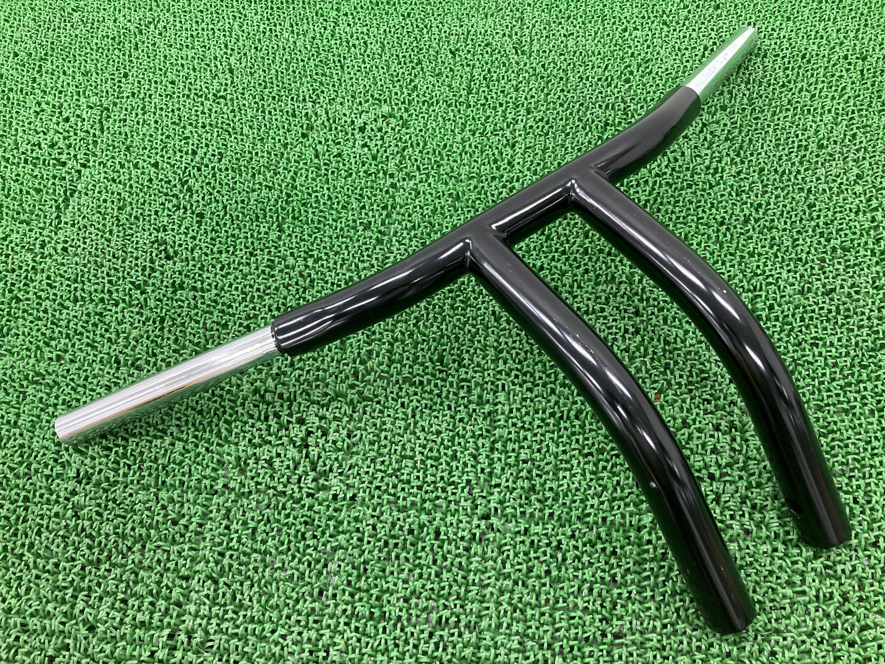 WILD1製ハーレーハンドル社外バイク部品1.25インチファットバーTバーライザーハンドルコンディション良好ダイナスポーツスターに【中古】 46