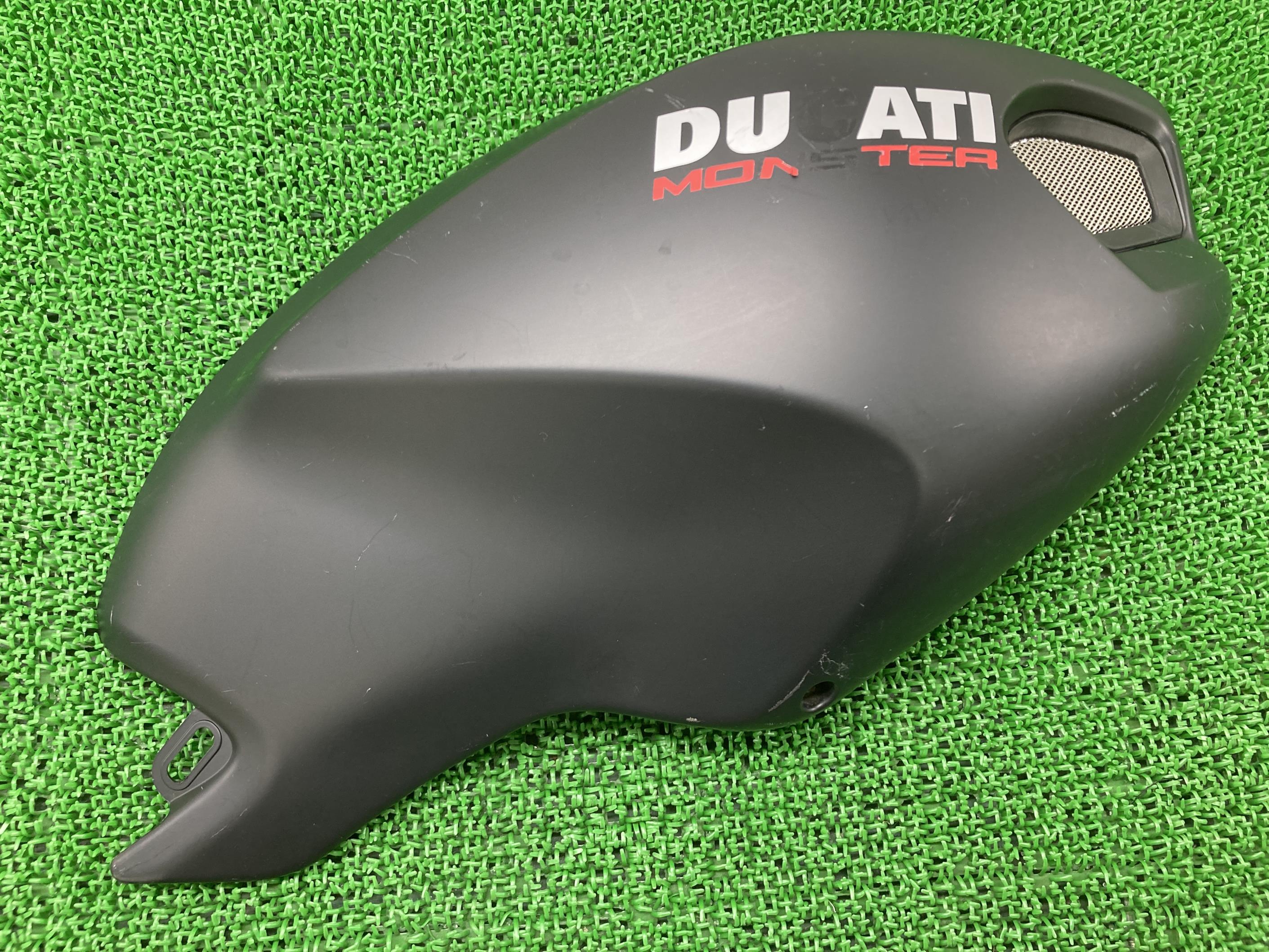 M696 タンクカバー 右 マットB ドゥカティ 純正 バイク 部品 モンスター M796 M1100 修コケキズ無し 車検 Genuine 【中古】 66