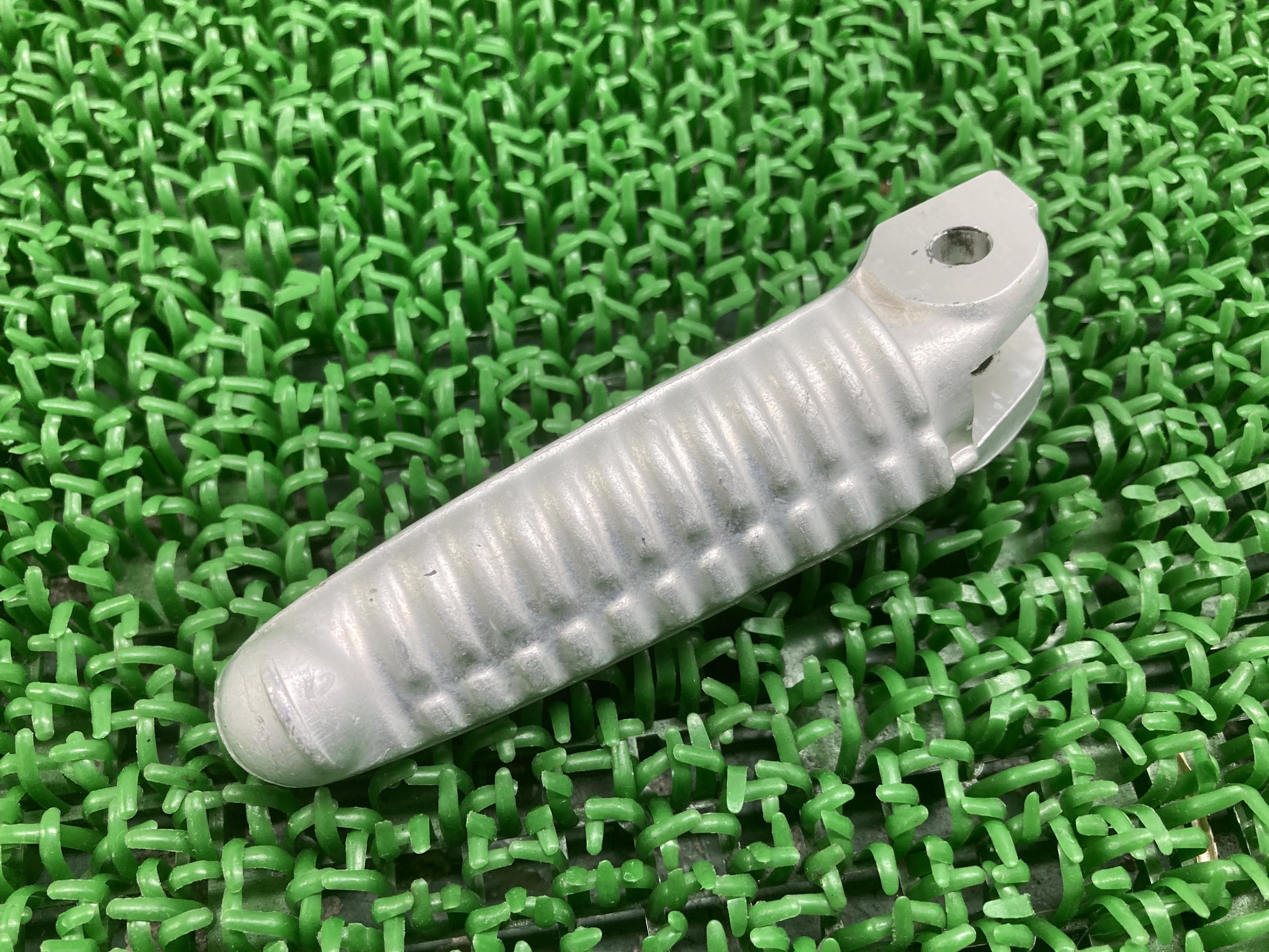 モンスターS2Rステップペグ左ドゥカティ純正バイク部品曲がり無し品薄希少品車検Genuine【中古】 83