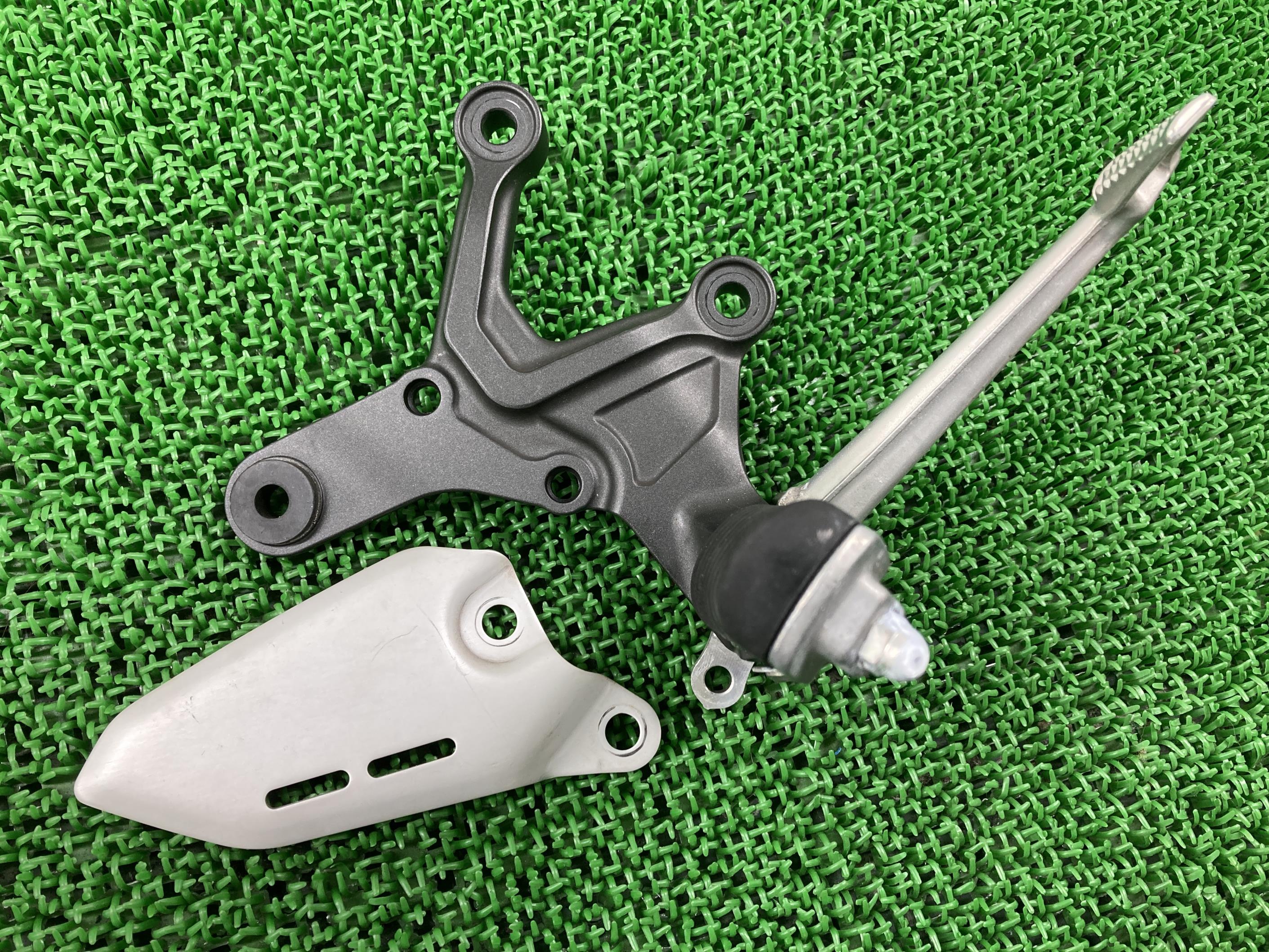 Z900RS ステップ 右 ZR900C-029*** カワサキ 純正 バイク 部品 2019年式外し ZR900C ブレーキペダル ペグ 曲がり無し 車検 G...