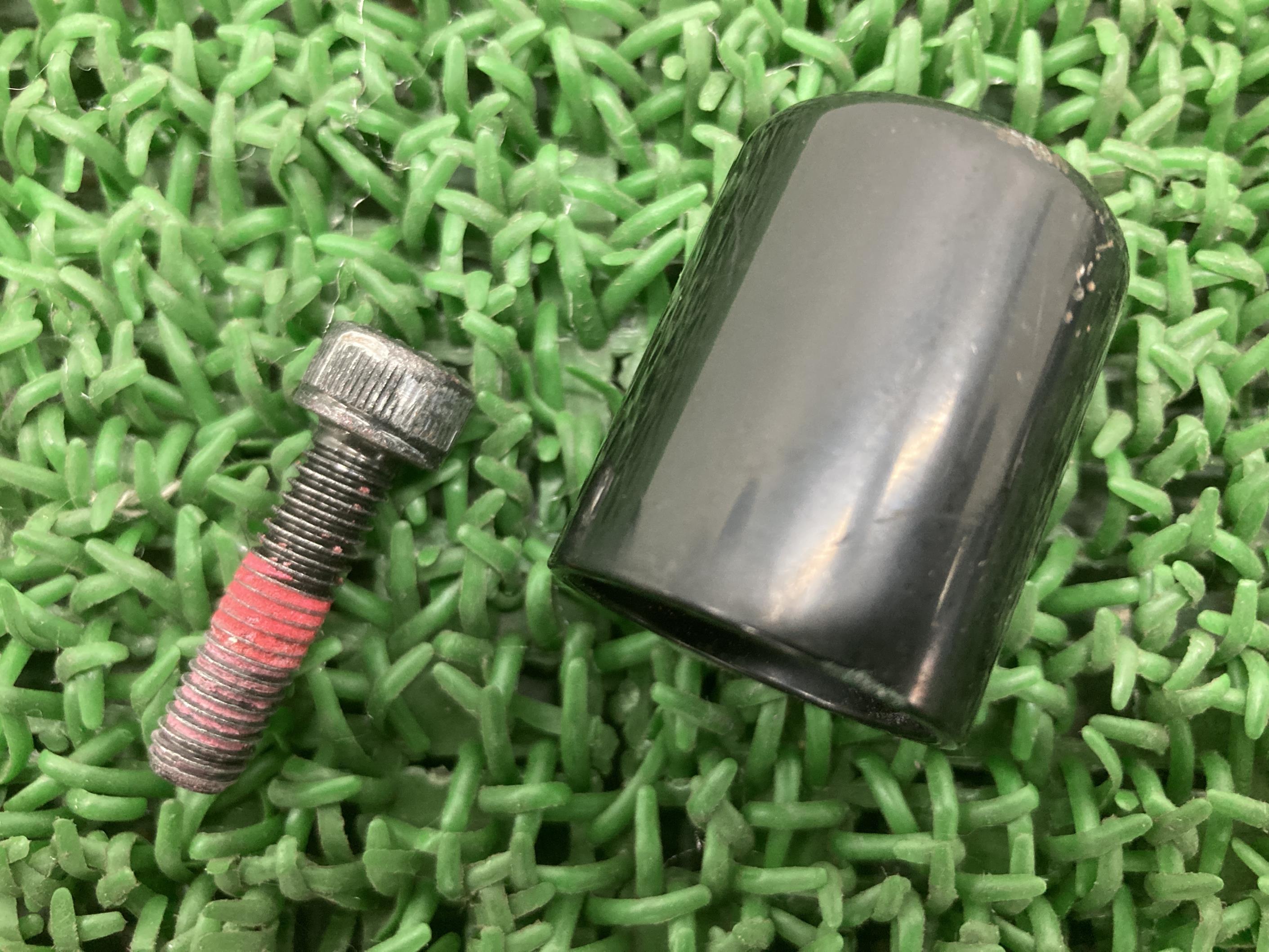 NINJA400ハンドルバーエンド片側カワサキ純正バイク部品EX400Gニンジャ400グリップエンドハンドルウエイトペイント素材車検Genuine【中古】 67