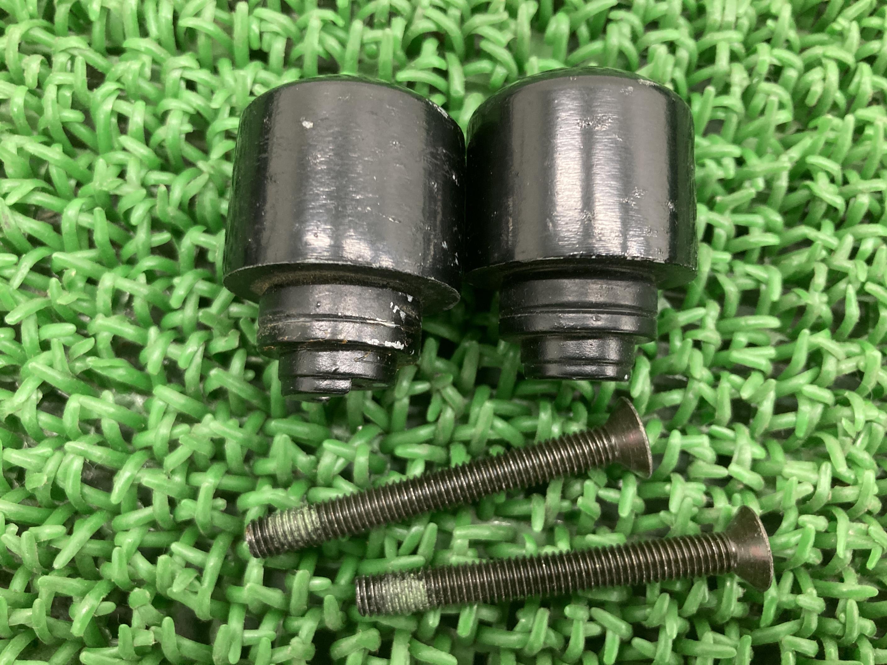 CBR600Fハンドルバーエンド左右ホンダ純正バイク部品PC35ハンドルウェイトグリップエンドペイント素材に曲がり無し車検Genuine【中古】 81