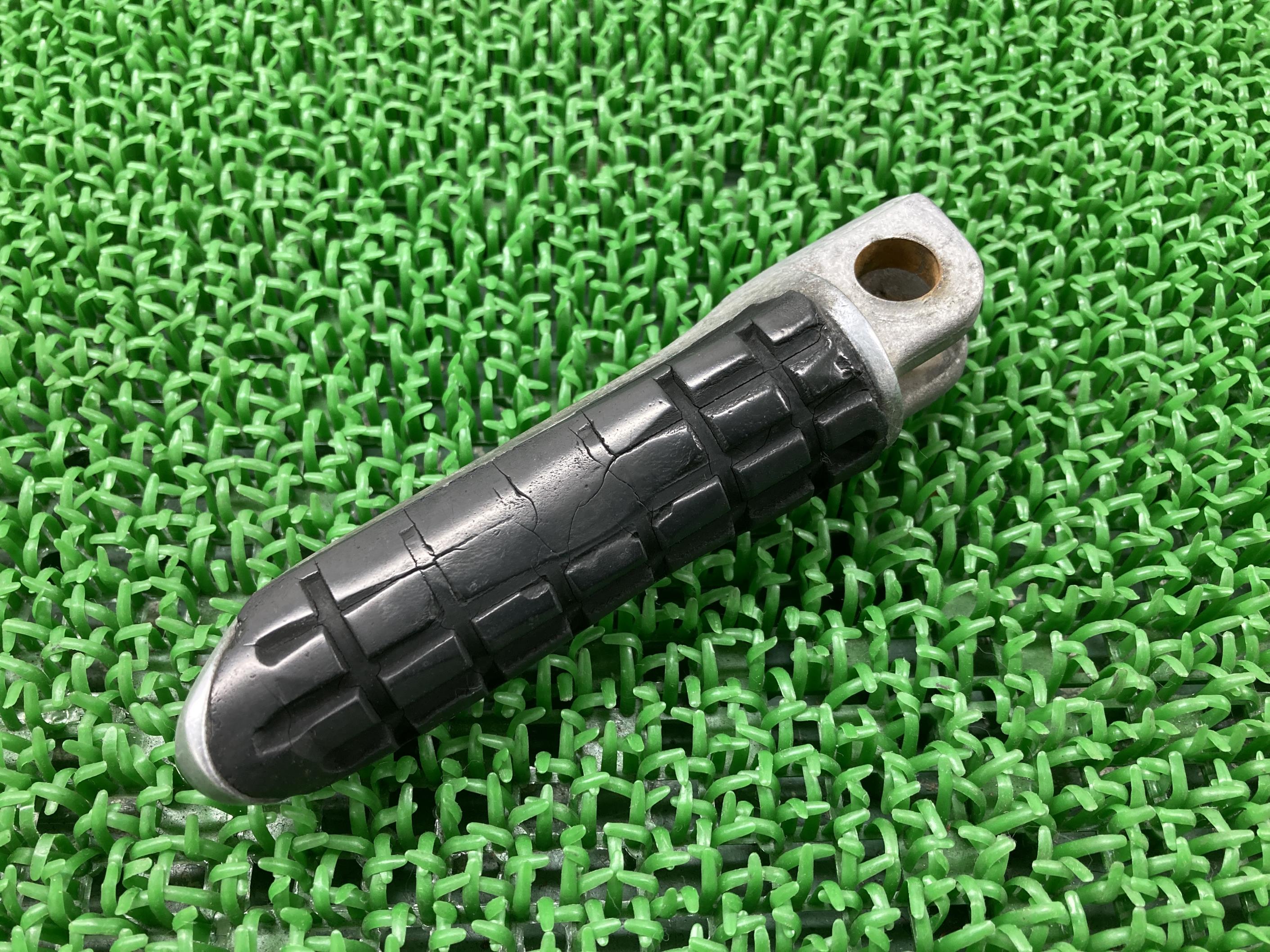 ゼファー1100 ステップペグ 左 カワサキ 純正 バイク 部品 ZR1100A ZRT10A メインステップ コケキズ無し 品薄 車検 Genuine 【中古...