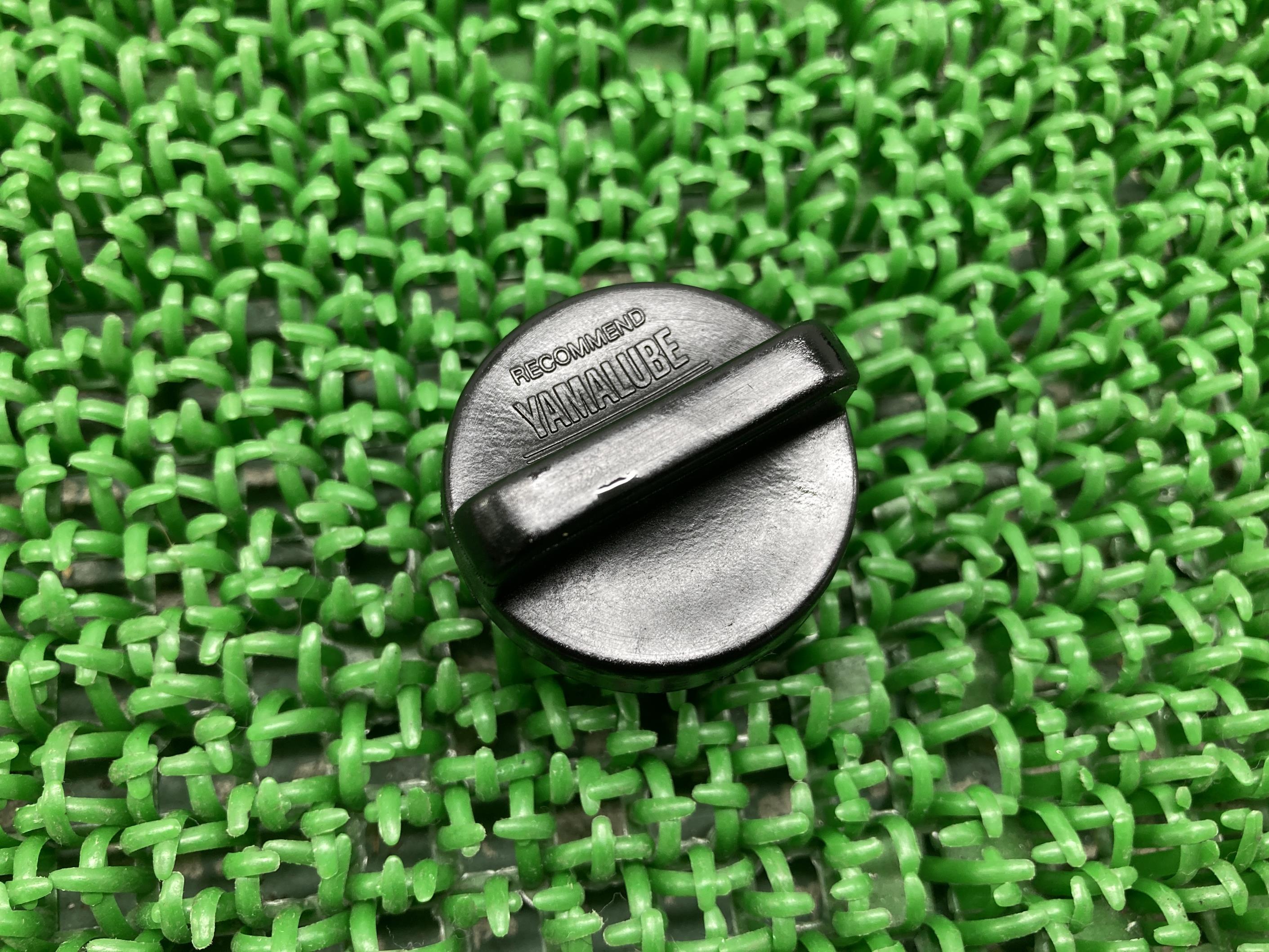 YZF-R25オイルレベルプラグヤマハ純正バイク部品RG10Jヤマルーブ割れ欠け無し品薄希少品コンディション..