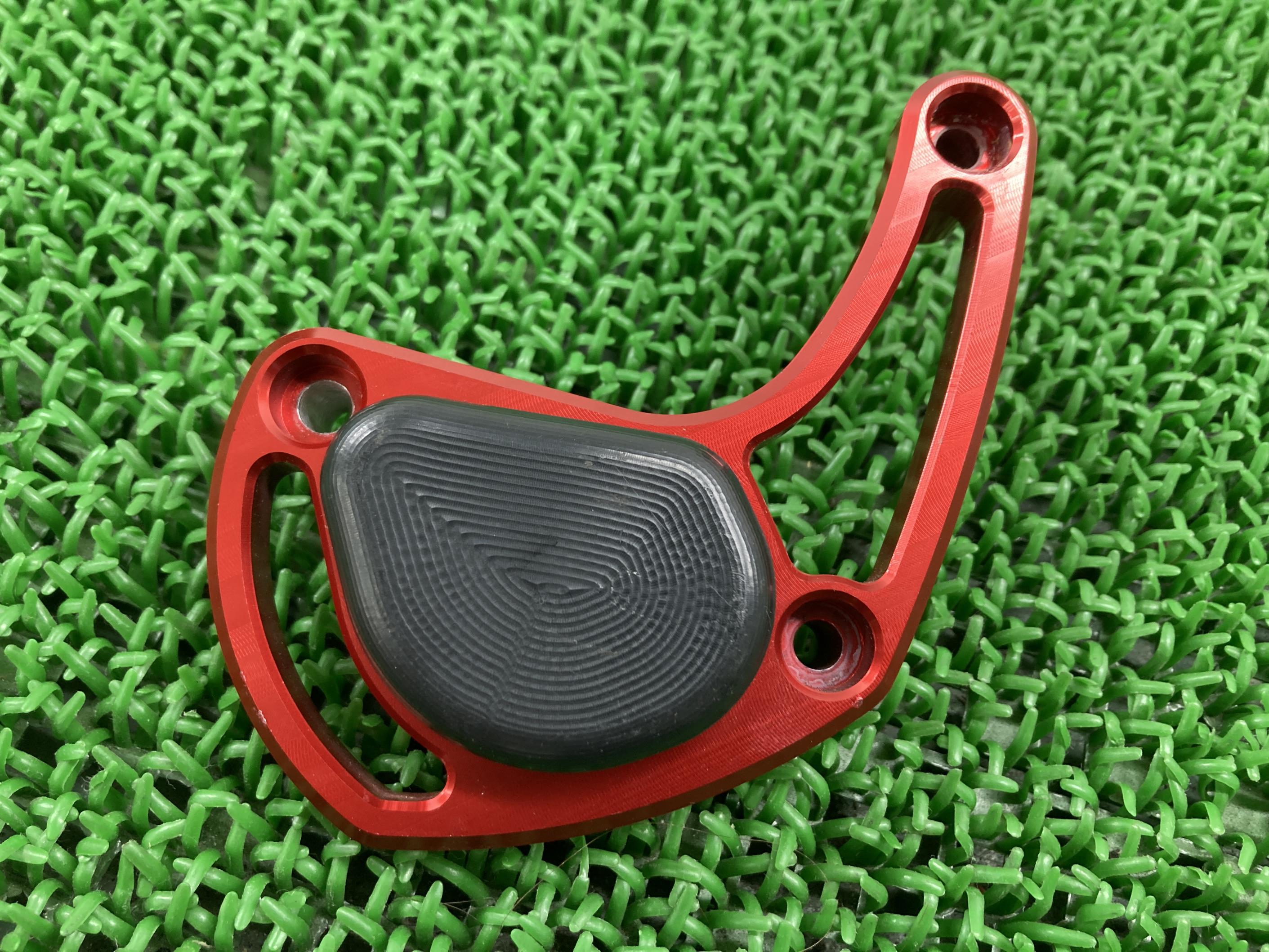 CNCレーシング製ドゥカティウォーターポンププロテクション赤社外バイク部品アルミディアベルムルティ1200モンスター1200コンディション良好【中古】 39