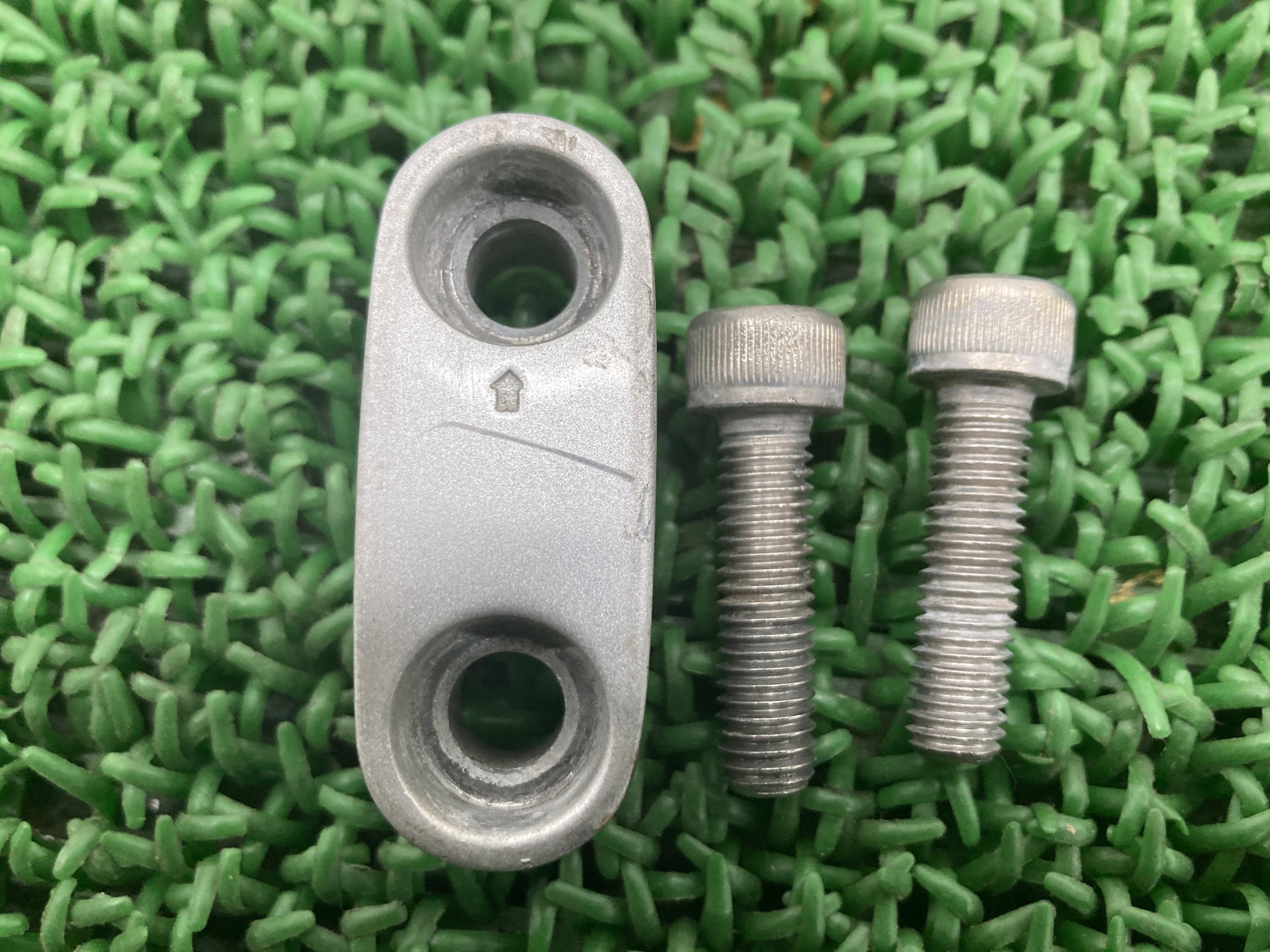 セロー225ハンドルクランプ片側4JG-115***ヤマハ純正バイク部品4JG-115SEROW225曲がり無し希少品品薄車検Genuine【中古】 63