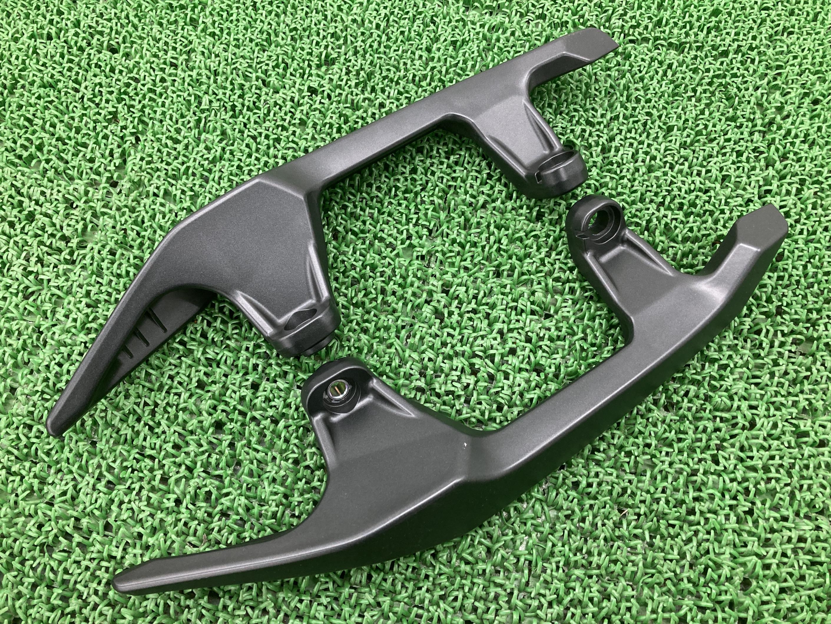 ADV150 グラブバー 左右 ガンM ホンダ 純正 バイク 部品 KF38 割れ欠け無し コンディション良好 タンデ..