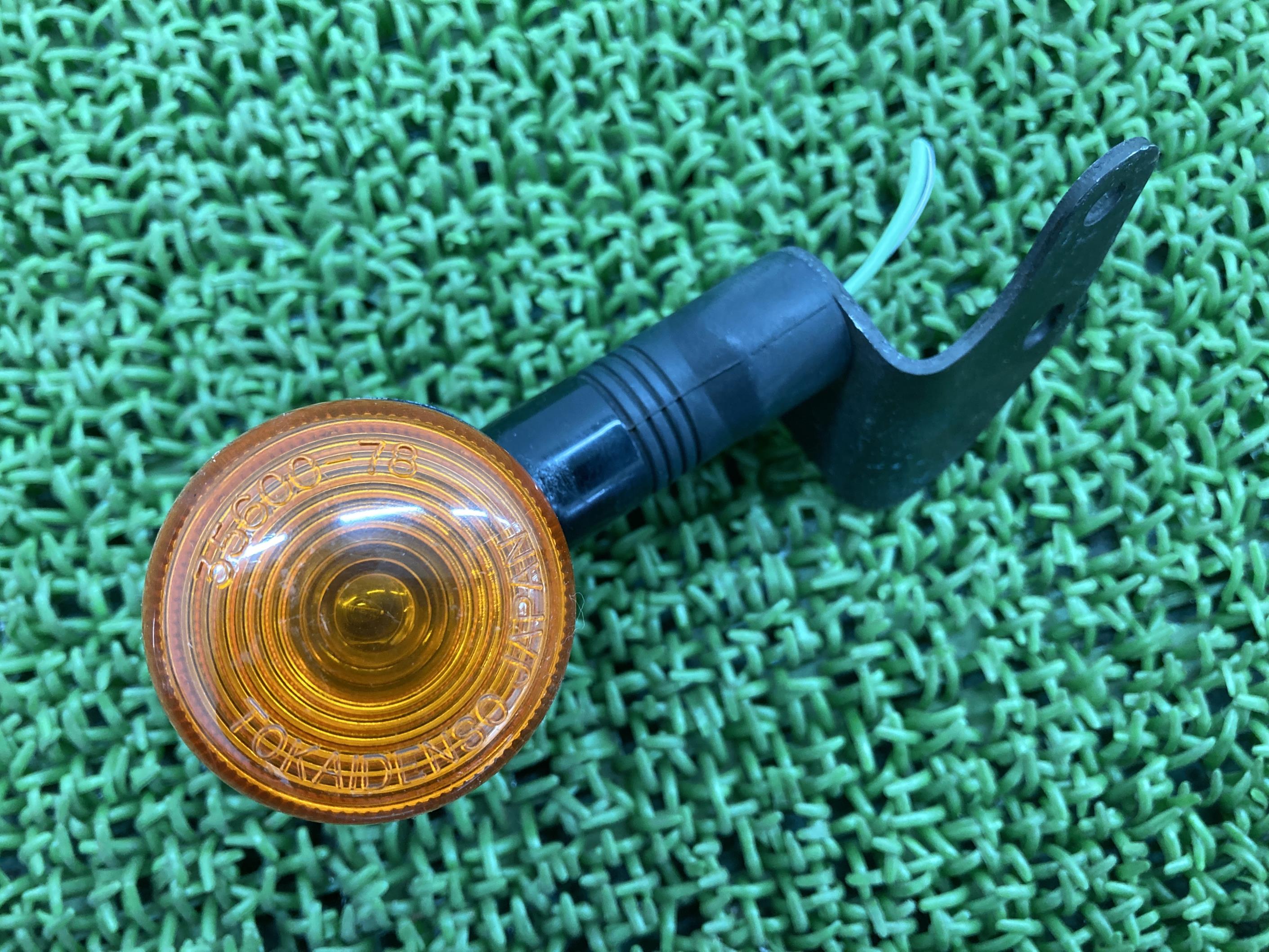 グラストラッカー フロントウインカー 右 スズキ 純正 バイク 部品 NJ47A GrassTracker 修復素材に 割れ欠け無し 品薄 車検 Genuine...