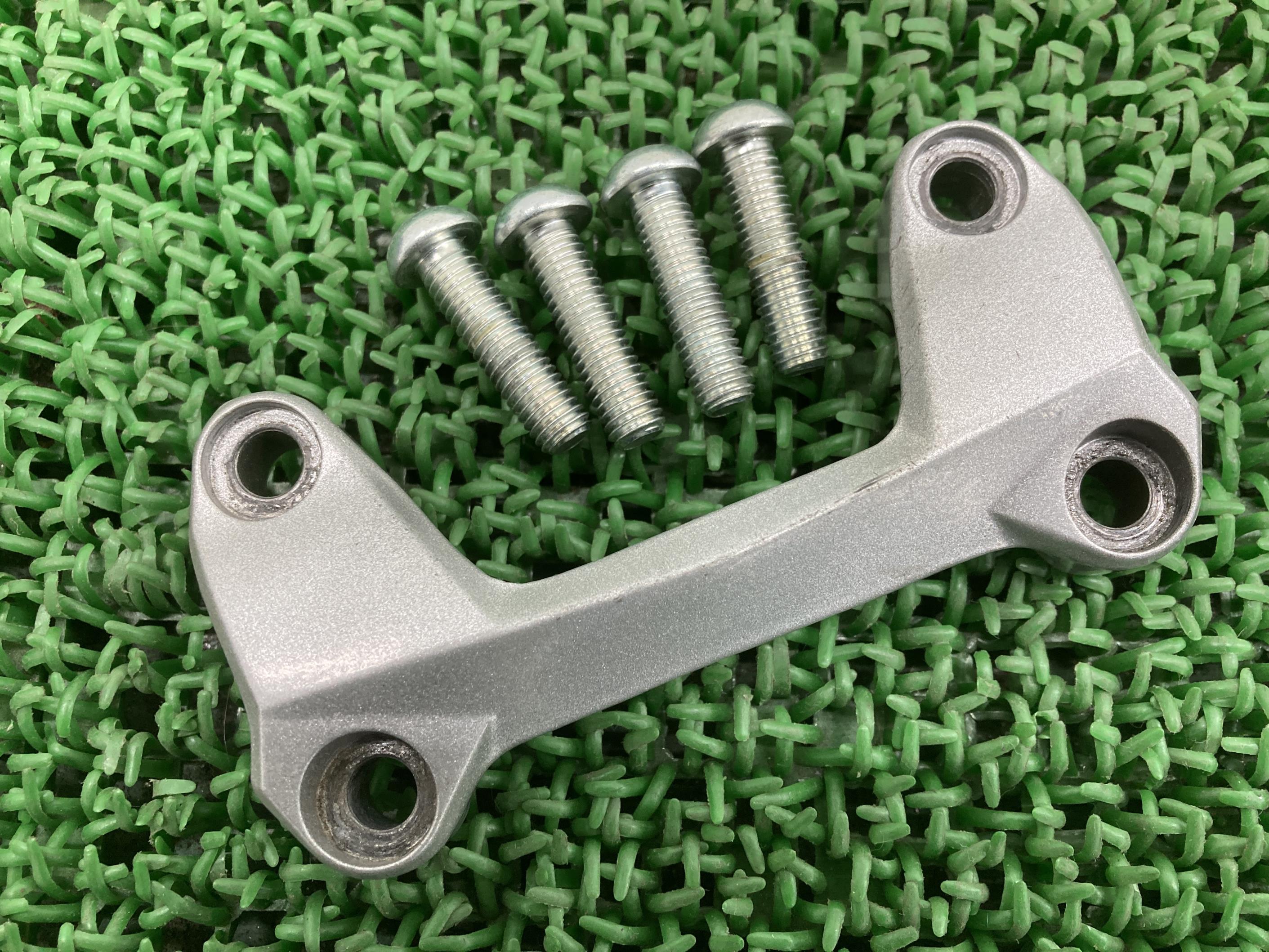 390デューク ハンドルポスト KTM 純正 バイク 部品 DUKE ハンドルクランプ 曲がり無し 品薄 車検 Genuine 【中古】 89