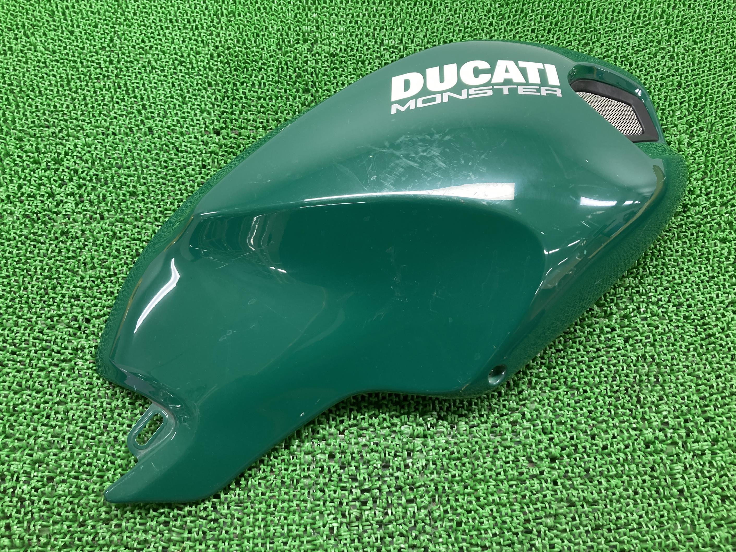M696 M796 M1100 タンクカバー 右 緑 ドゥカティ 純正 バイク 部品 モンスター 着せ替えカウル 割れ欠け無し ペイント素材に 車検 Genuine 【中古】