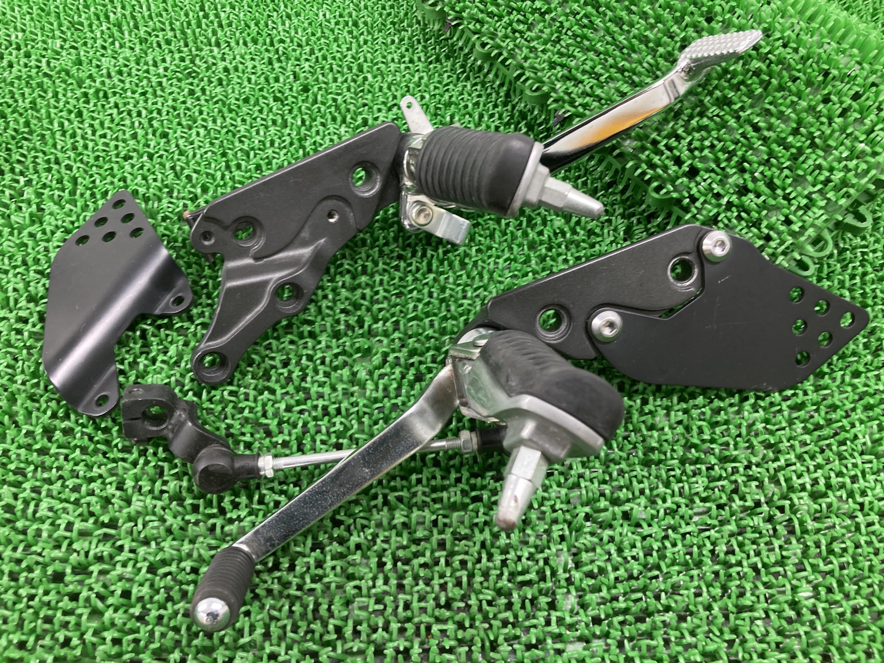 ZRX1200ダエグ ステップ 左右 カワサキ 純正 バイク 部品 ZR1200D 35011-1819 35011-1820 ブレーキペダル シフトペダル ペ...