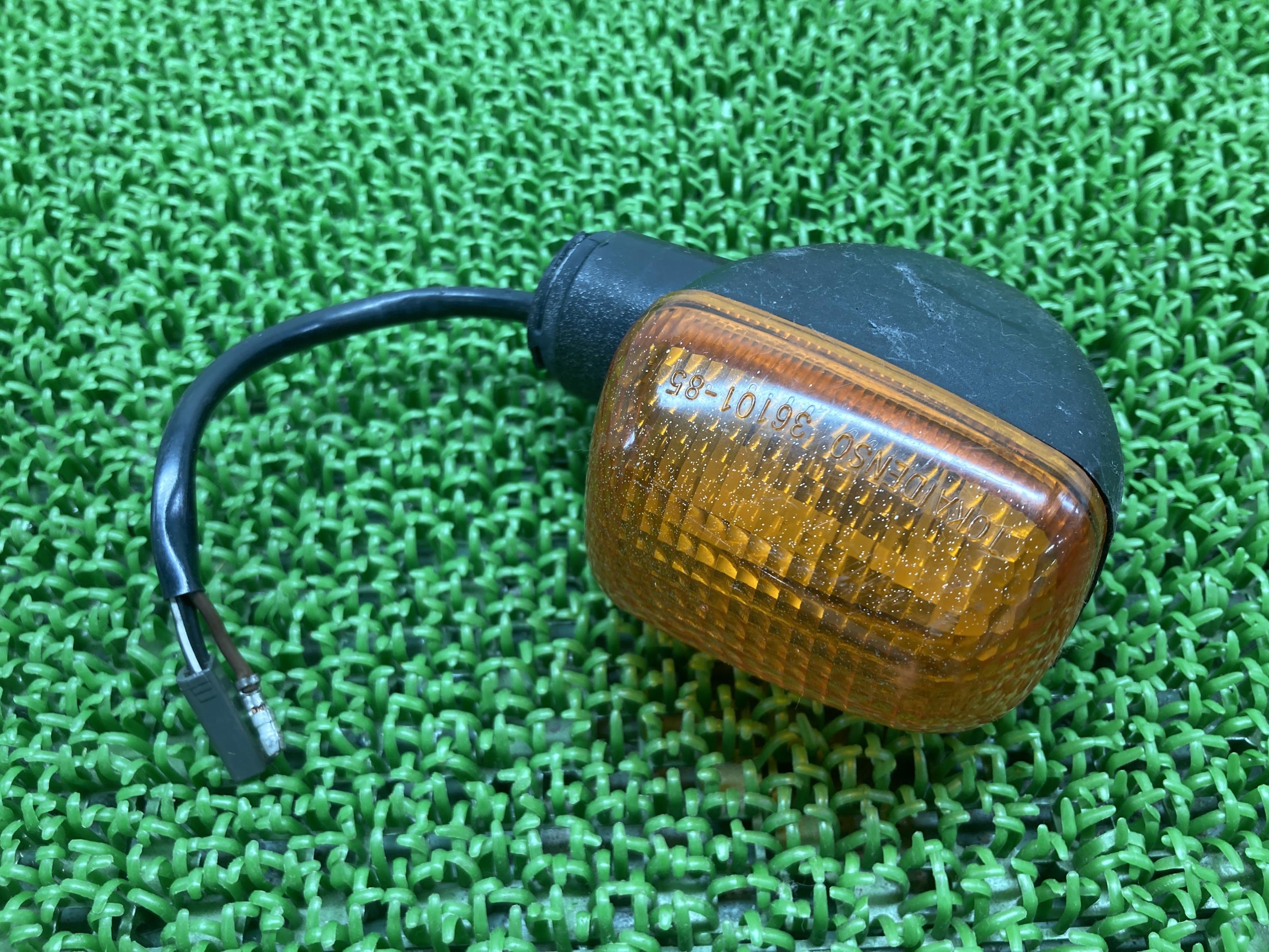 SV400 フロントウインカー 左 スズキ 純正 バイク 部品 VK53A コケキズ無し 修復素材に 品薄 希少品 車検 Genuine 【中古】