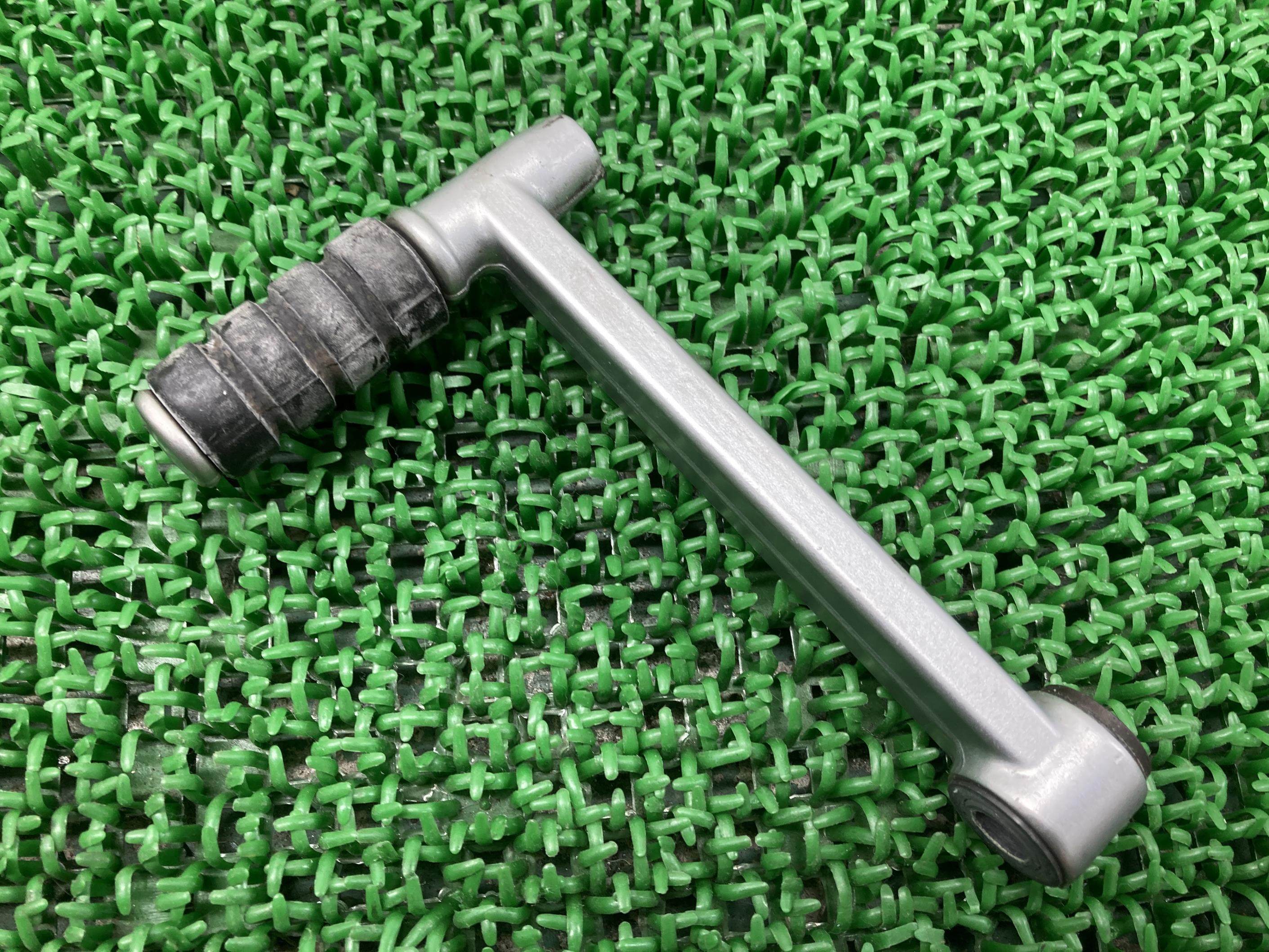 R1100S シフトペダル BMW 純正 バイク 部品 修復素材に 曲がり無し 品薄 希少品 車検 Genuine 【中古】 35