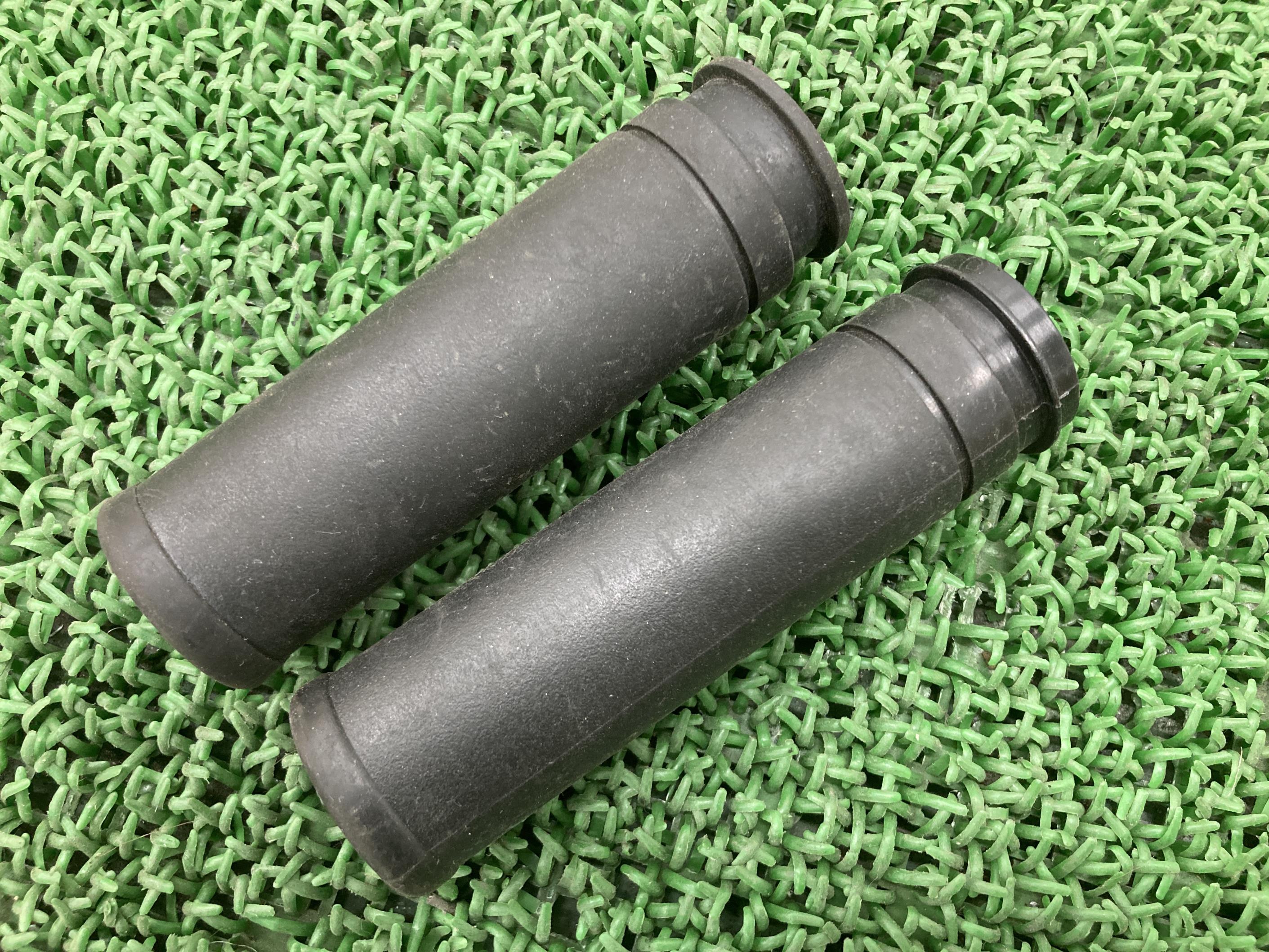 ハンドルグリップ左右ハーレー純正バイク部品ソフテイルダイナツーリング電子スロットル用破れ無し品薄車検Genuine【中古】 2